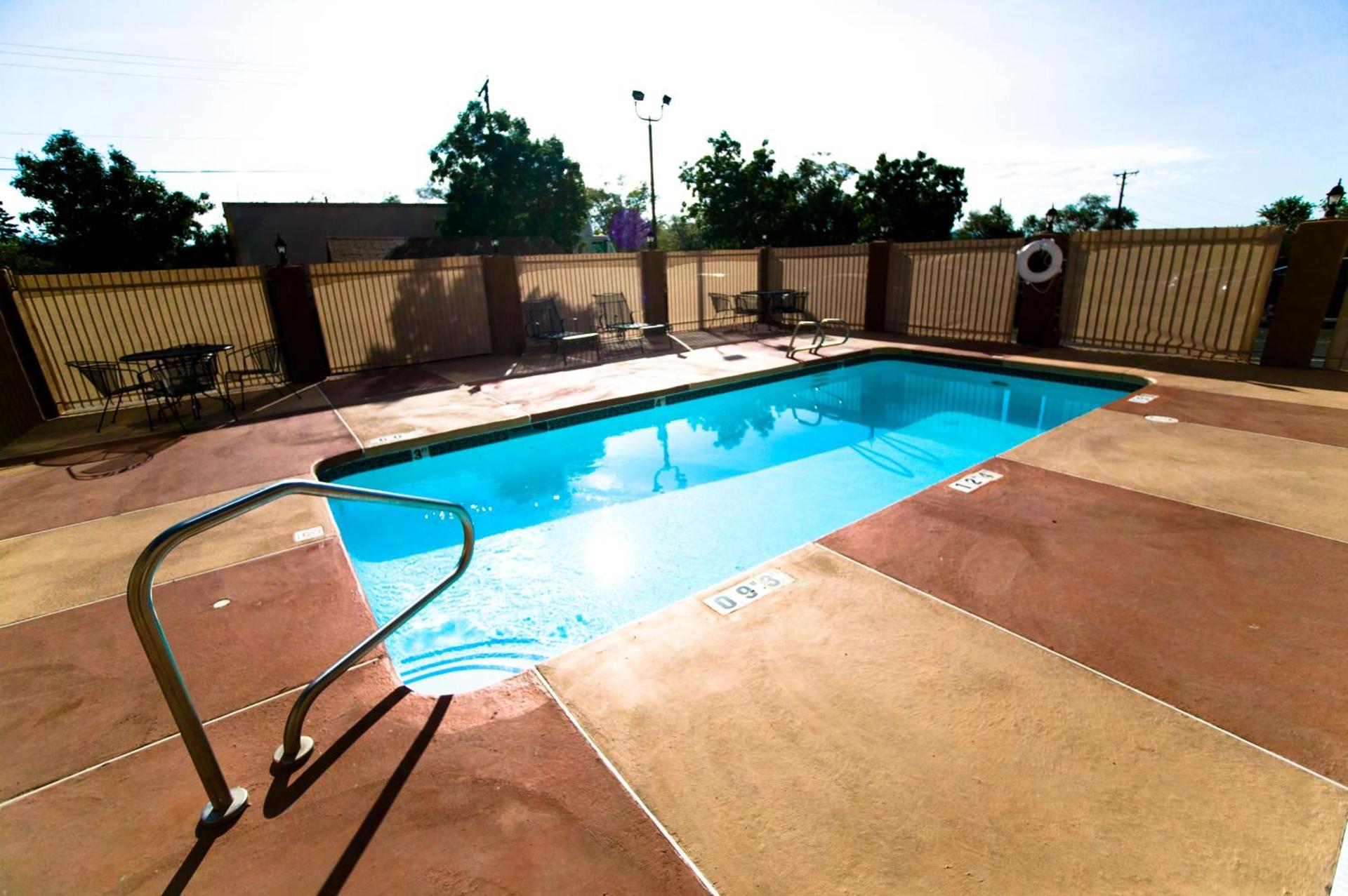 Ramada by Wyndham Santa Fe photo 8