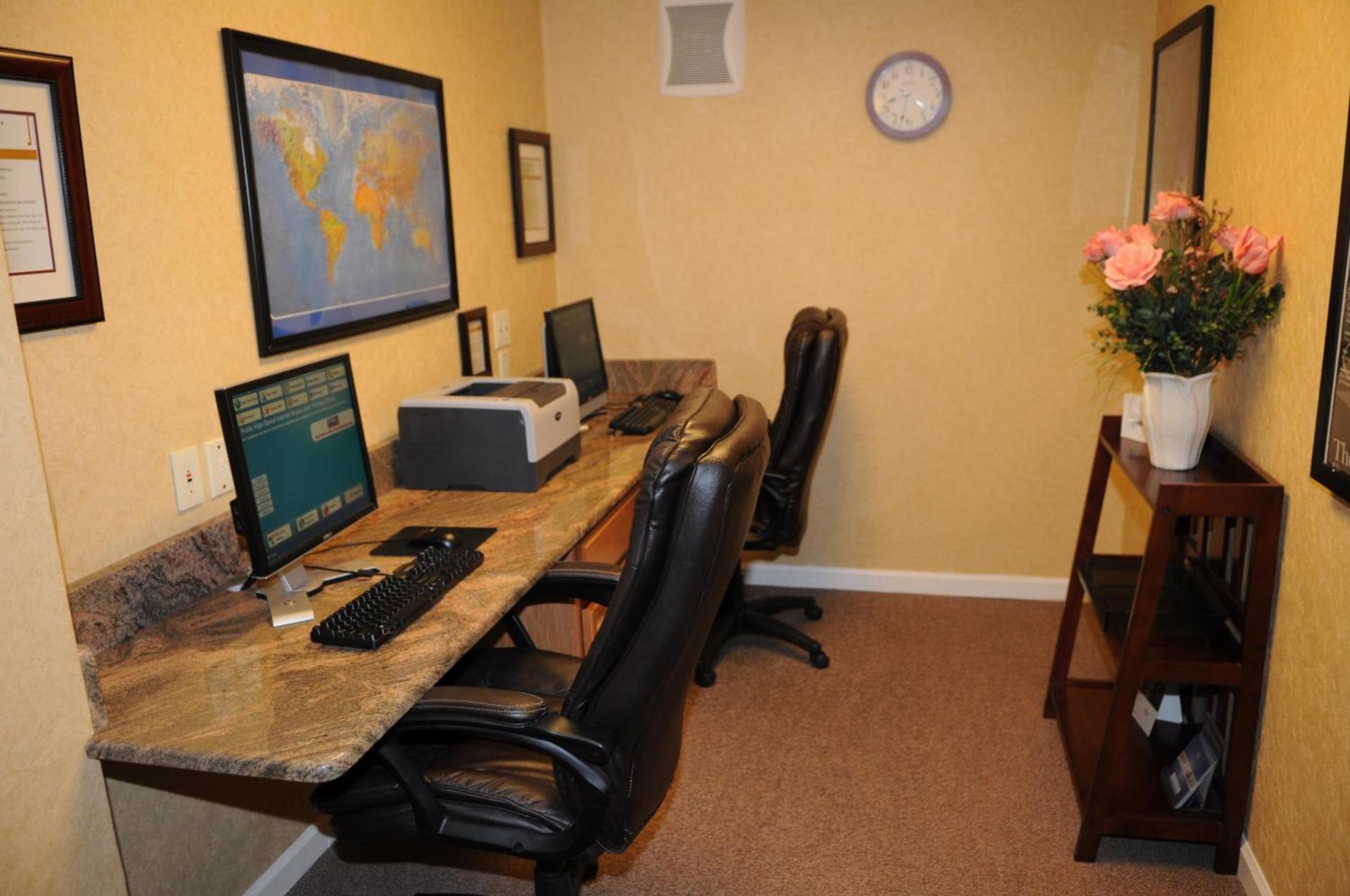 Ramada by Wyndham Santa Fe photo 9