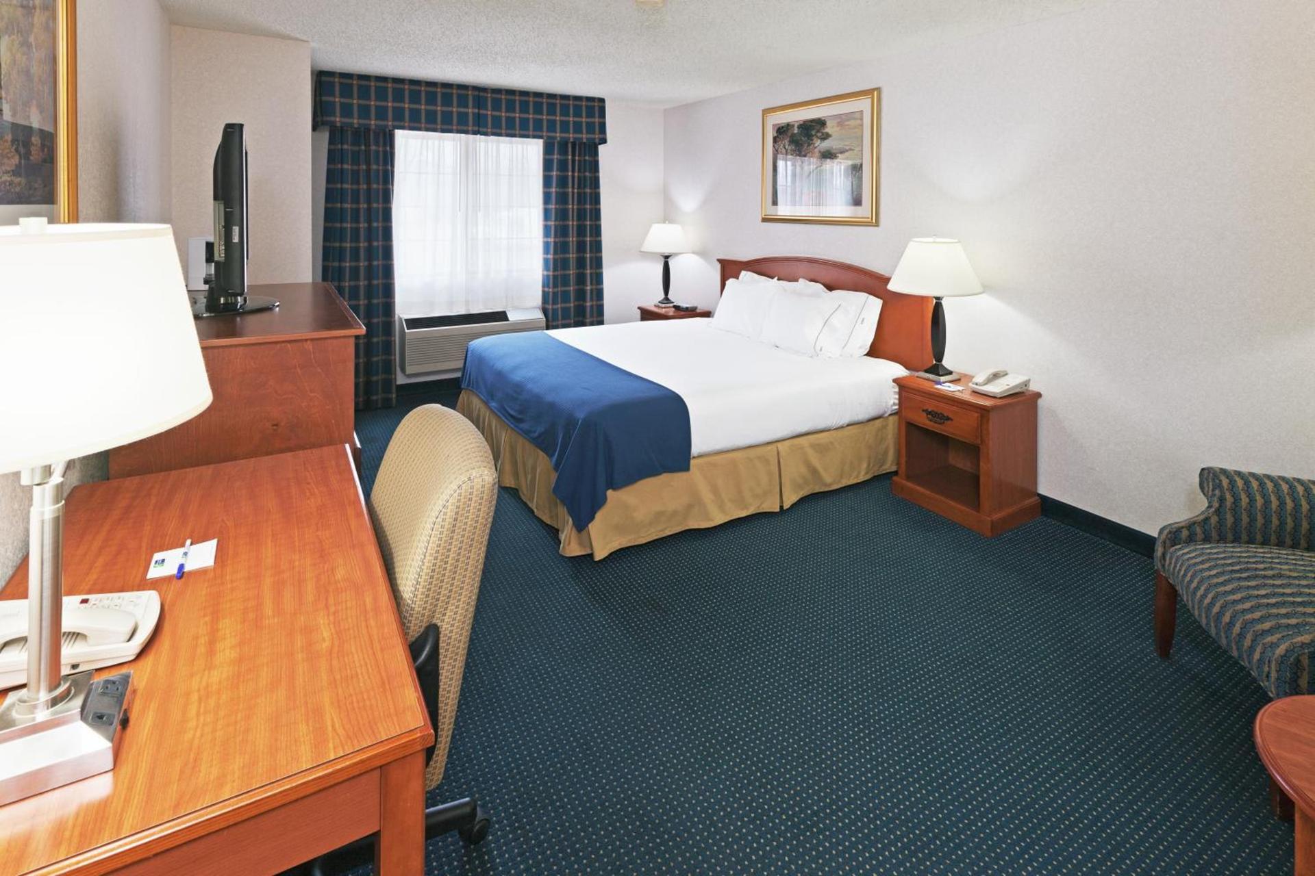 Ramada by Wyndham Santa Fe photo 38