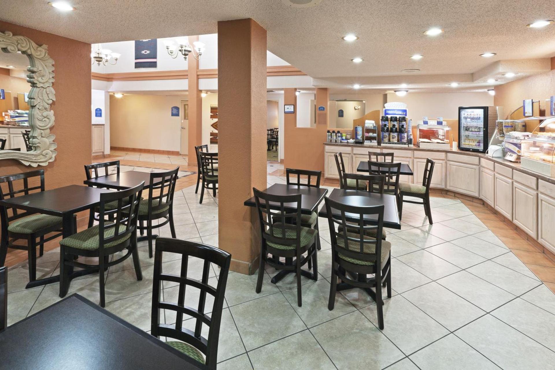 Ramada by Wyndham Santa Fe photo 6