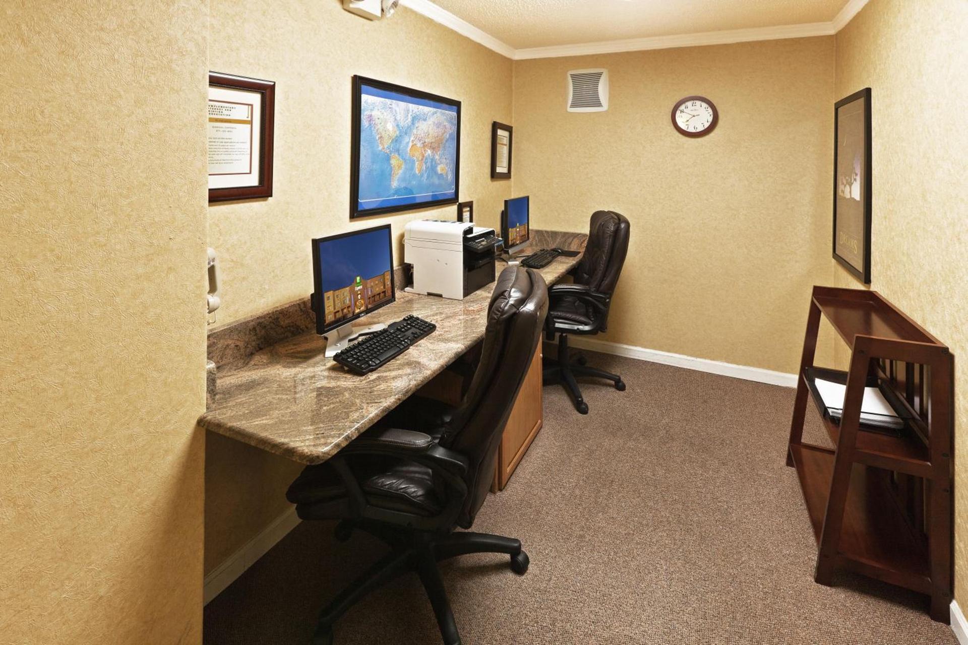 Ramada by Wyndham Santa Fe photo 18