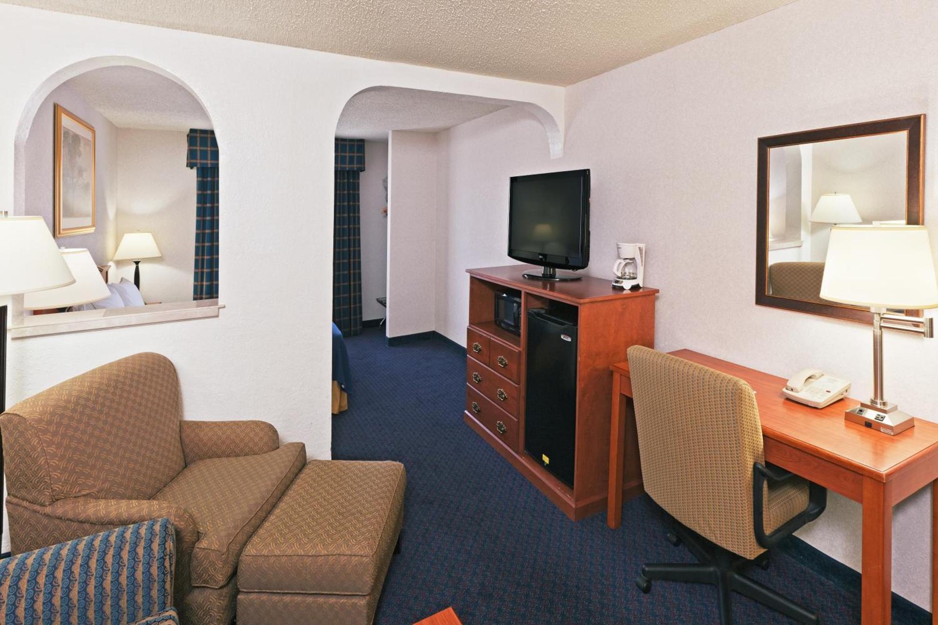 Ramada by Wyndham Santa Fe photo 28