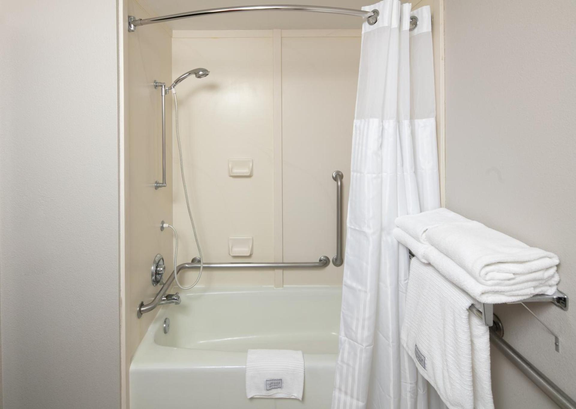 Red Lion Inn & Suites Deschutes River - Bend photo 43
