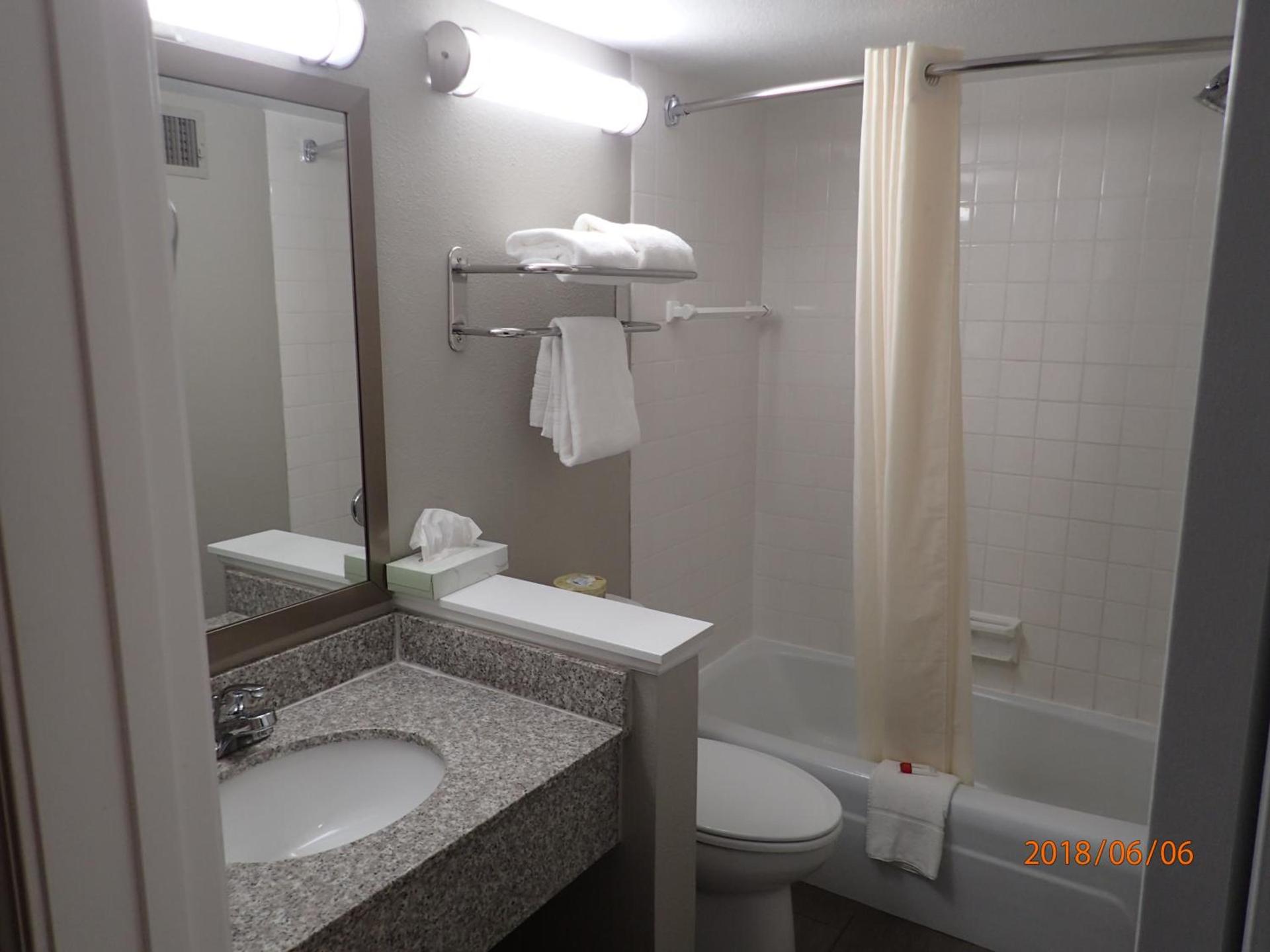 Baymont by Wyndham Effingham photo 29