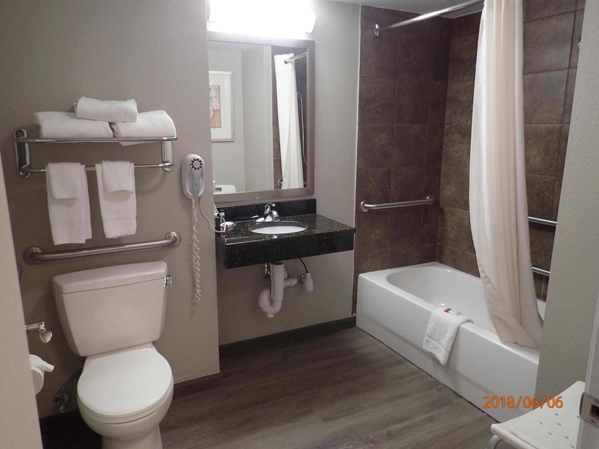 Baymont by Wyndham Effingham photo 30