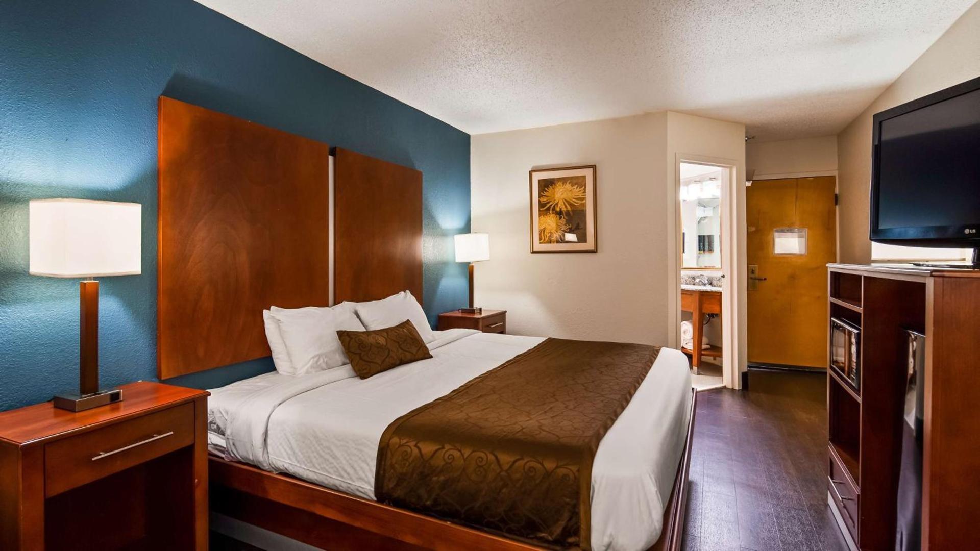 Best Western Plus Richmond photo 8
