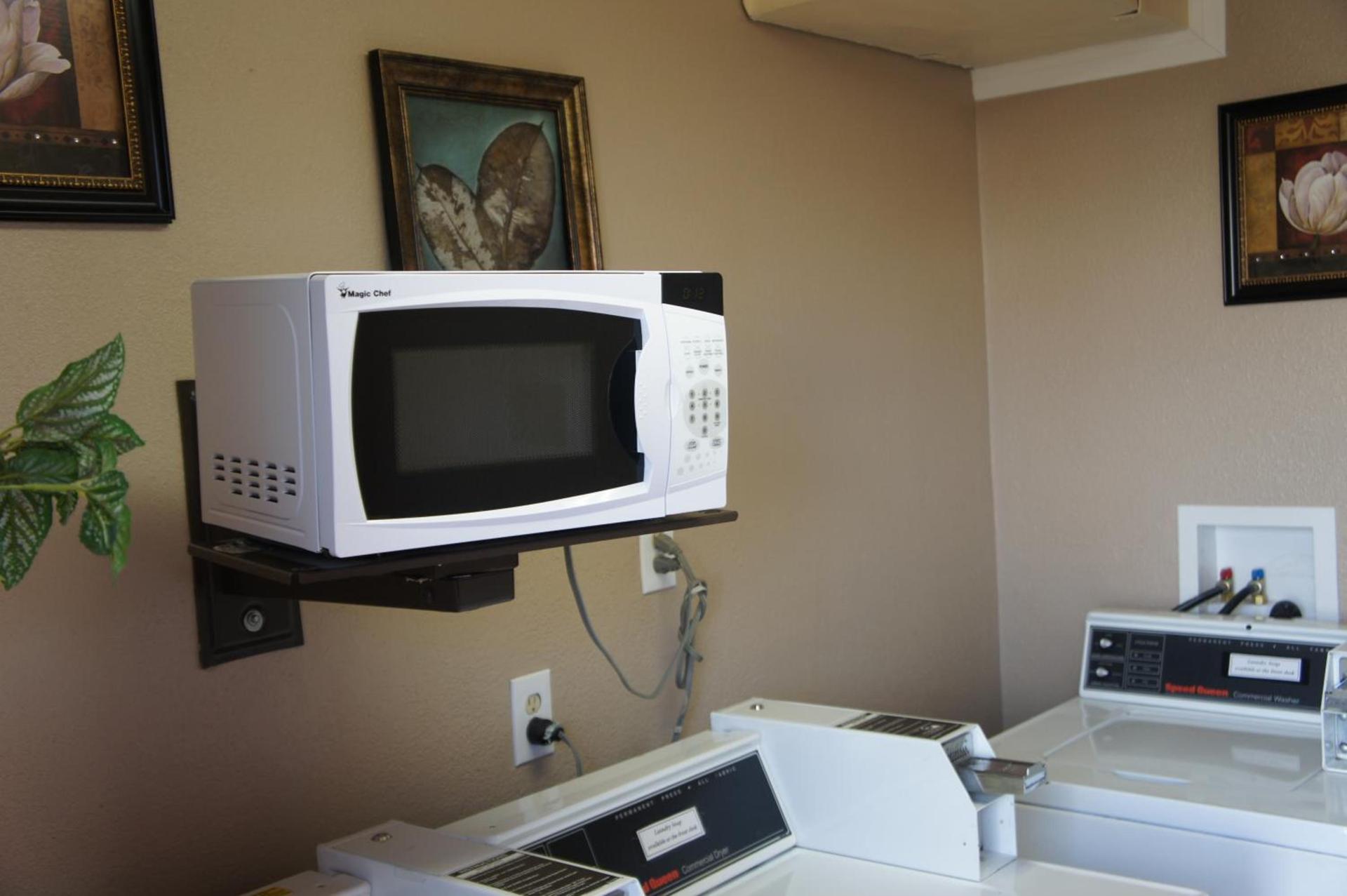 Days Inn by Wyndham Victorville - Hesperia I-15 Palmdale Road photo 13