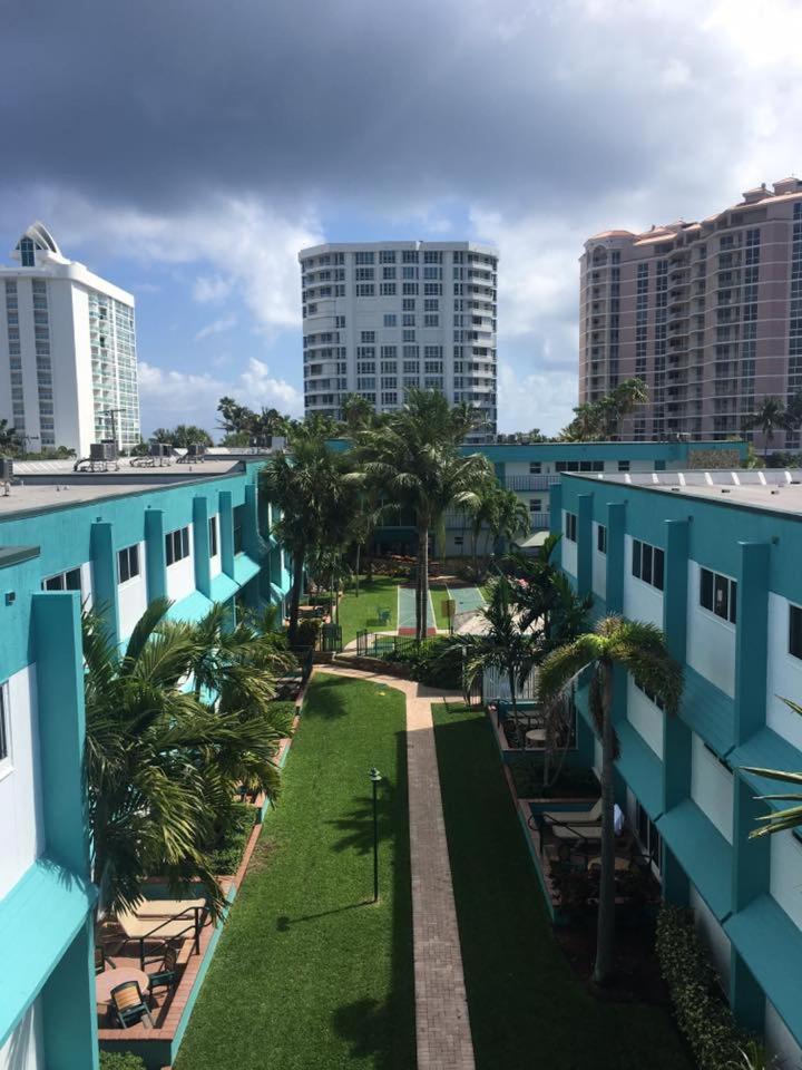 Surf Rider Resort photo 10