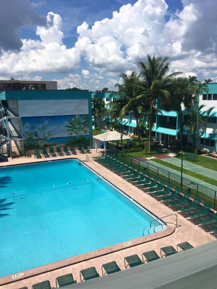 Surf Rider Resort photo 2
