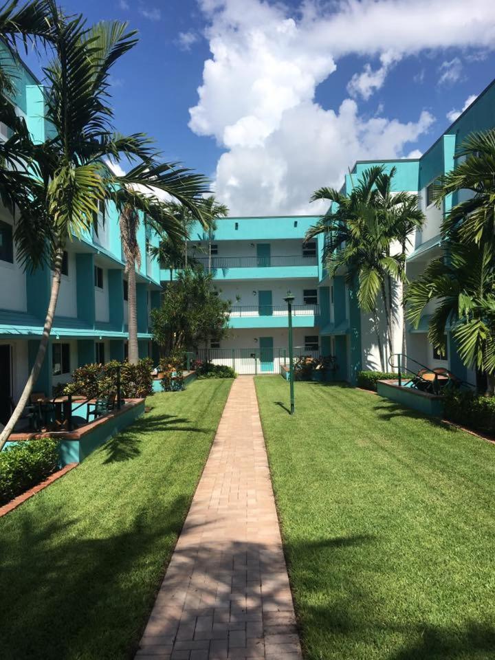 Surf Rider Resort photo 4