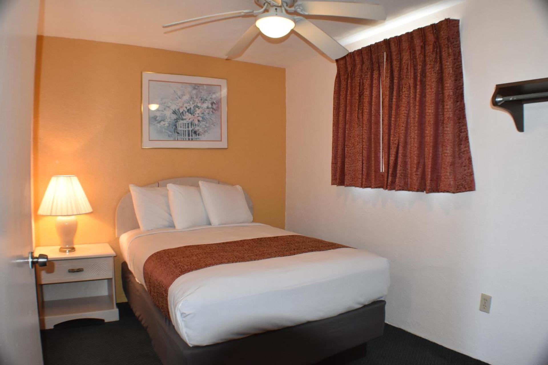 Blue Water Motel photo 25