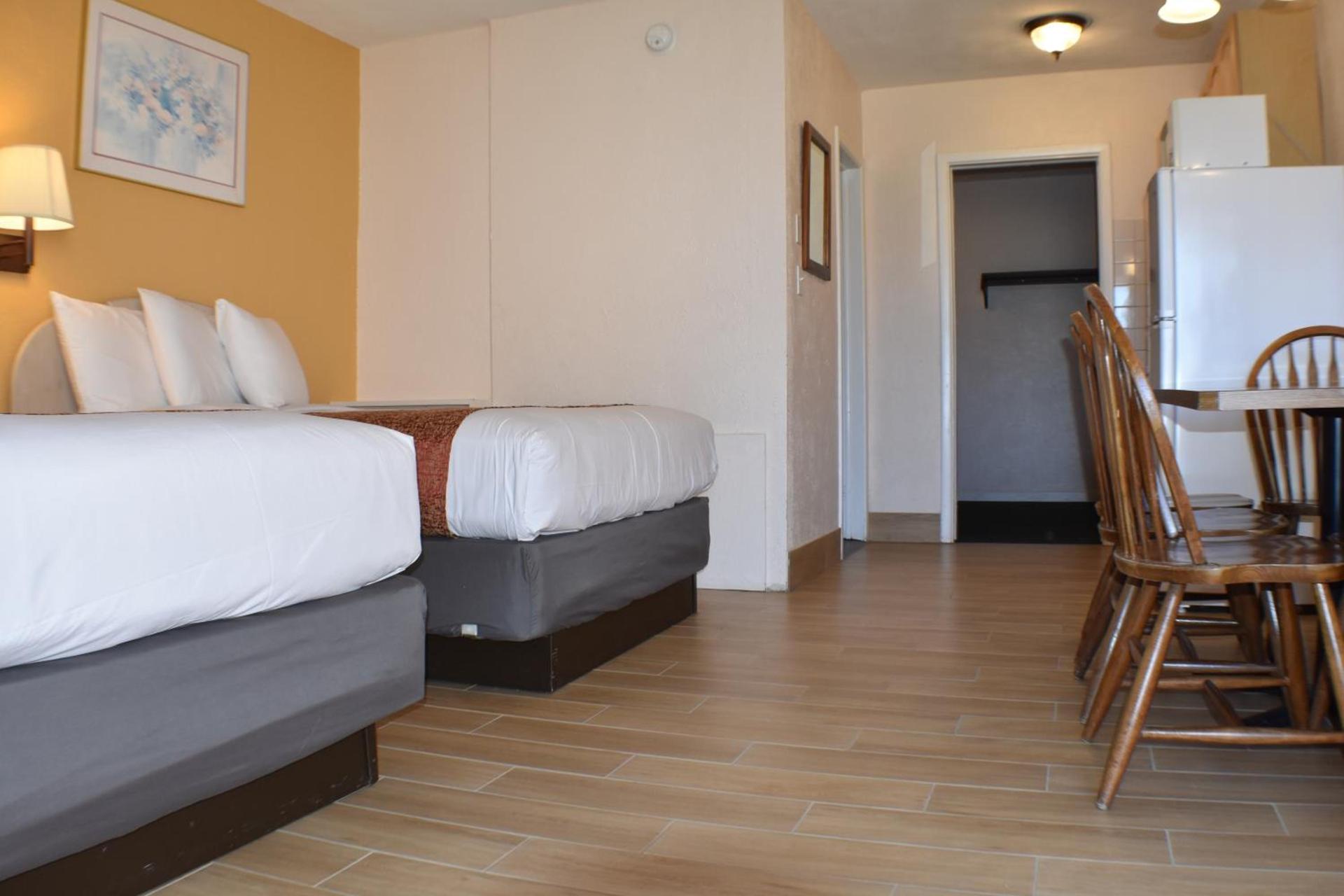 Blue Water Motel photo 33