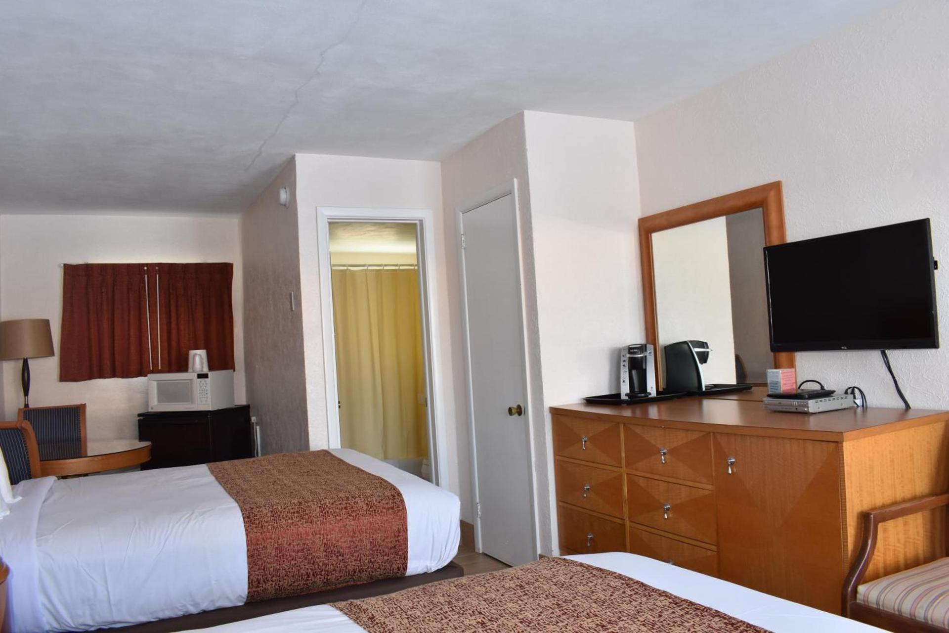 Blue Water Motel photo 24