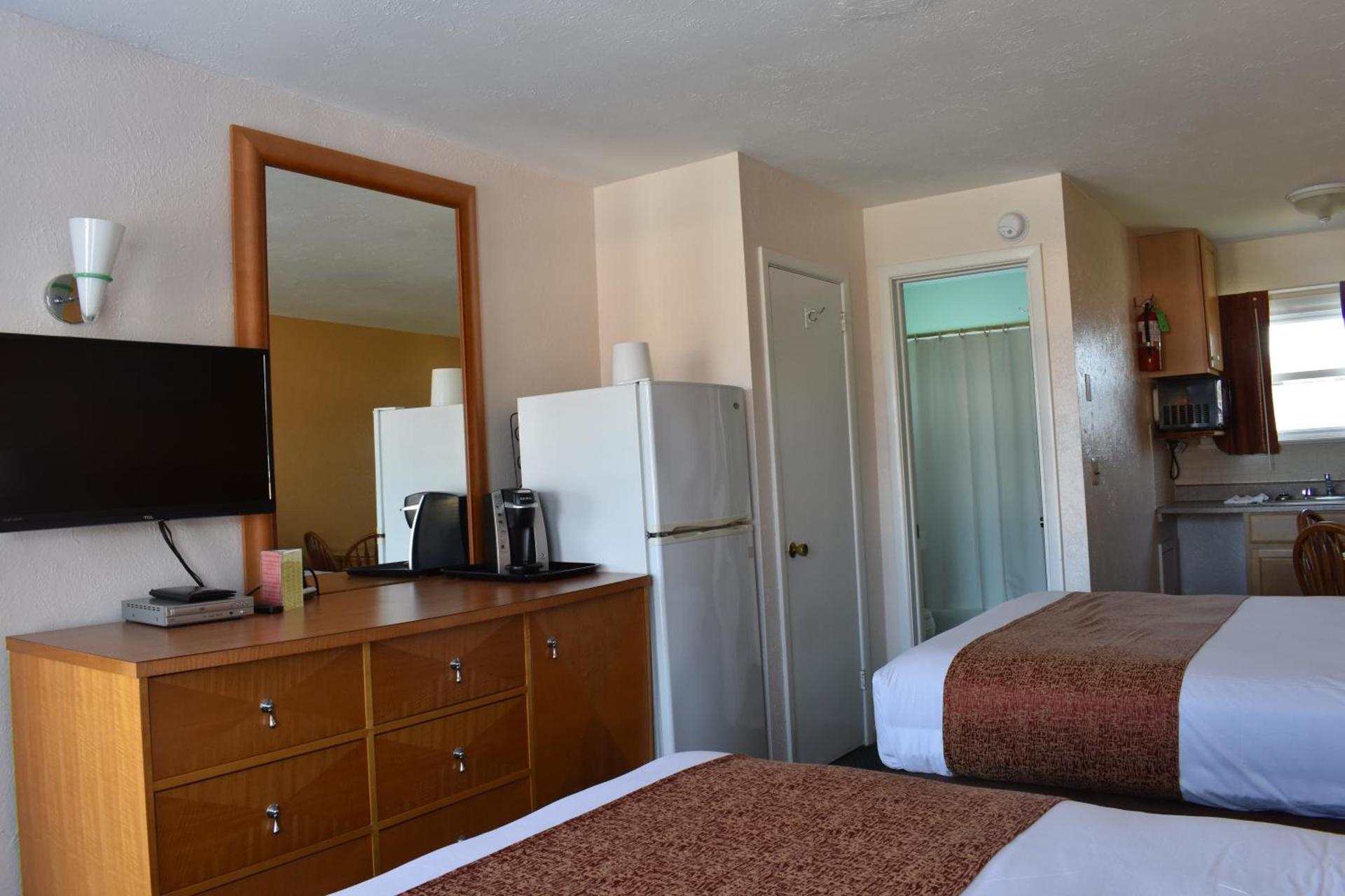 Blue Water Motel photo 35
