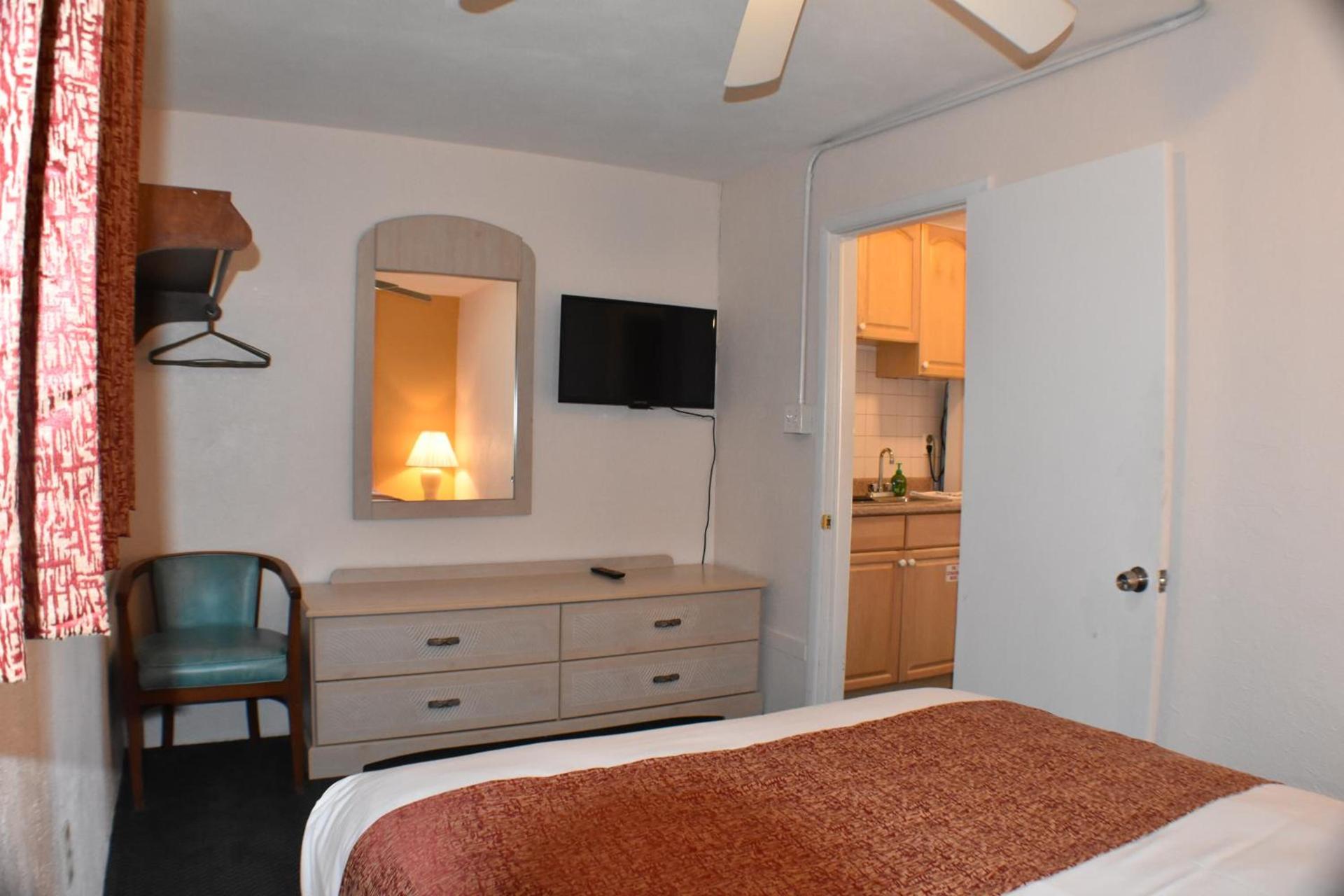 Blue Water Motel photo 34
