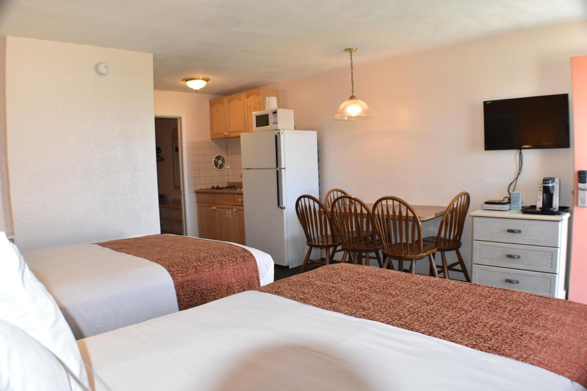 Blue Water Motel photo 39