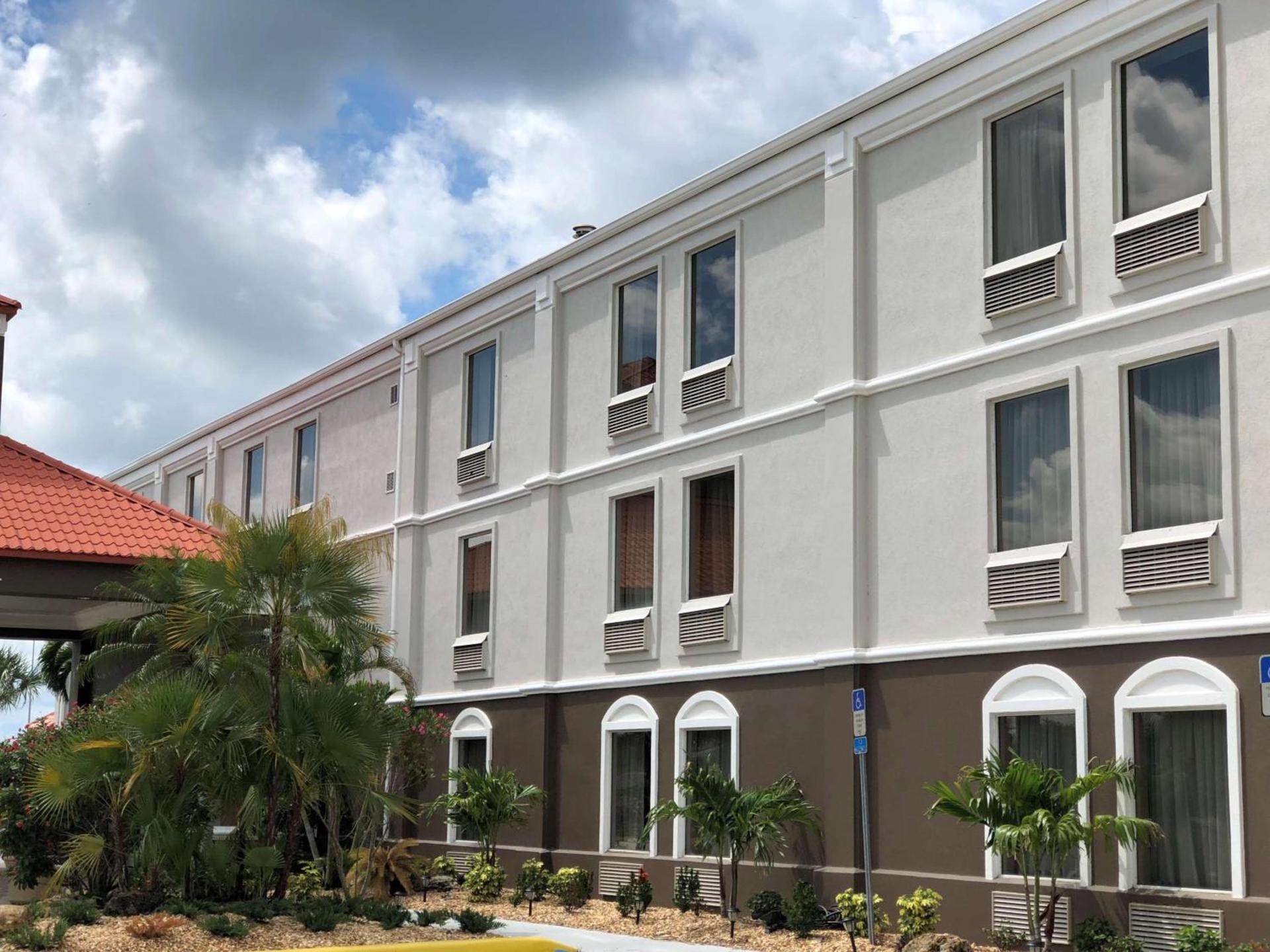 Best Western Plus Bradenton Hotel & Suites photo 1