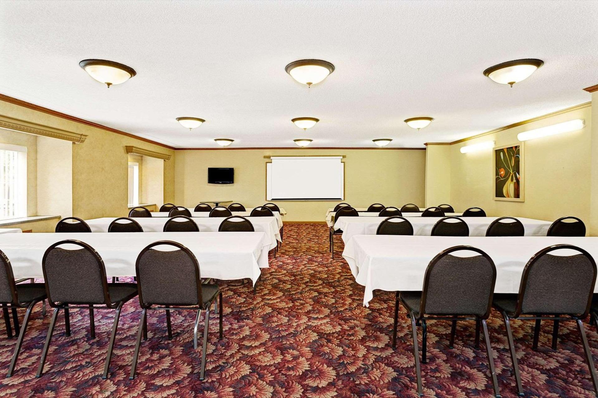 Microtel Inn & Suites by Wyndham Florence/Cincinnati Airpo photo 40