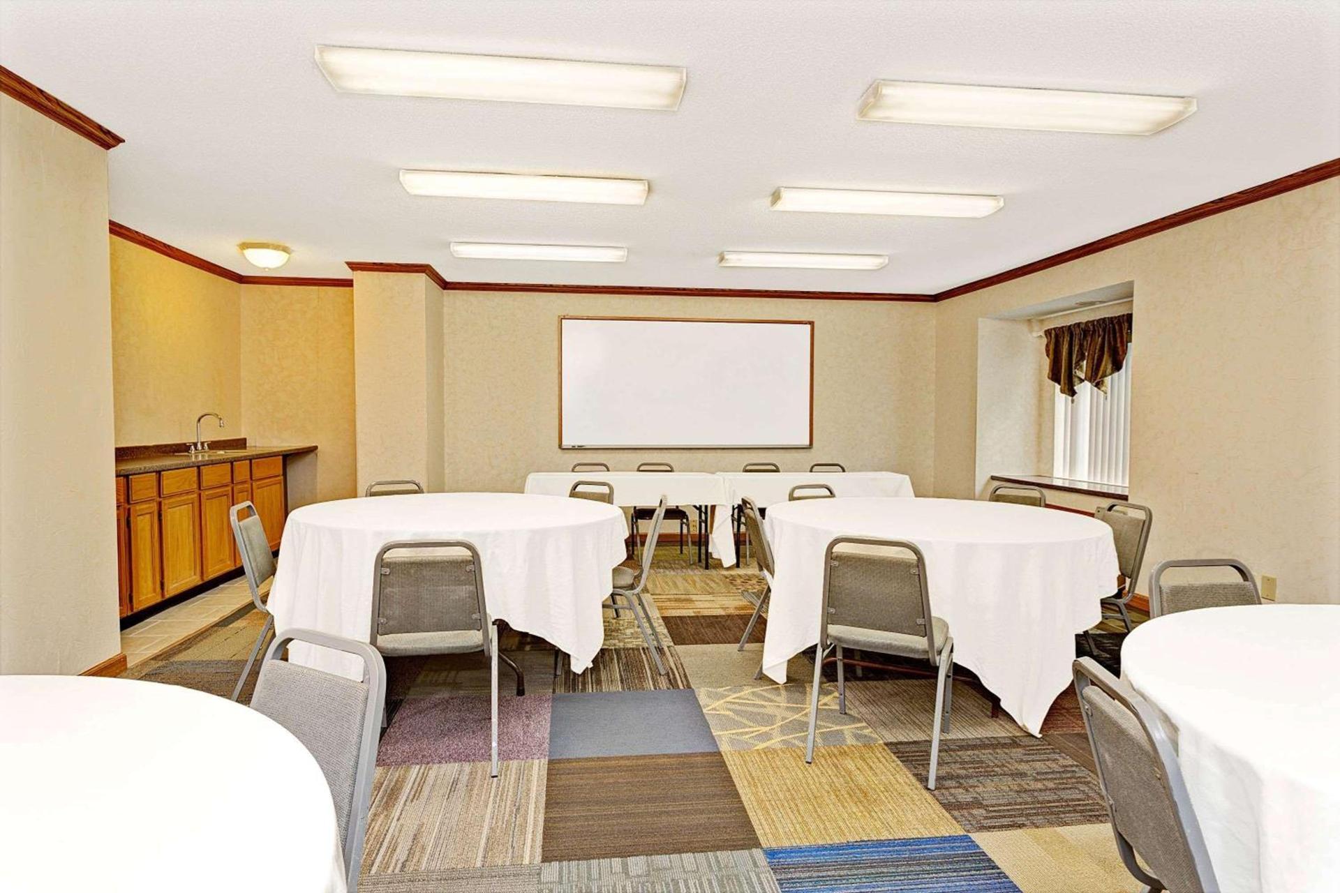 Microtel Inn & Suites by Wyndham Florence/Cincinnati Airpo photo 41