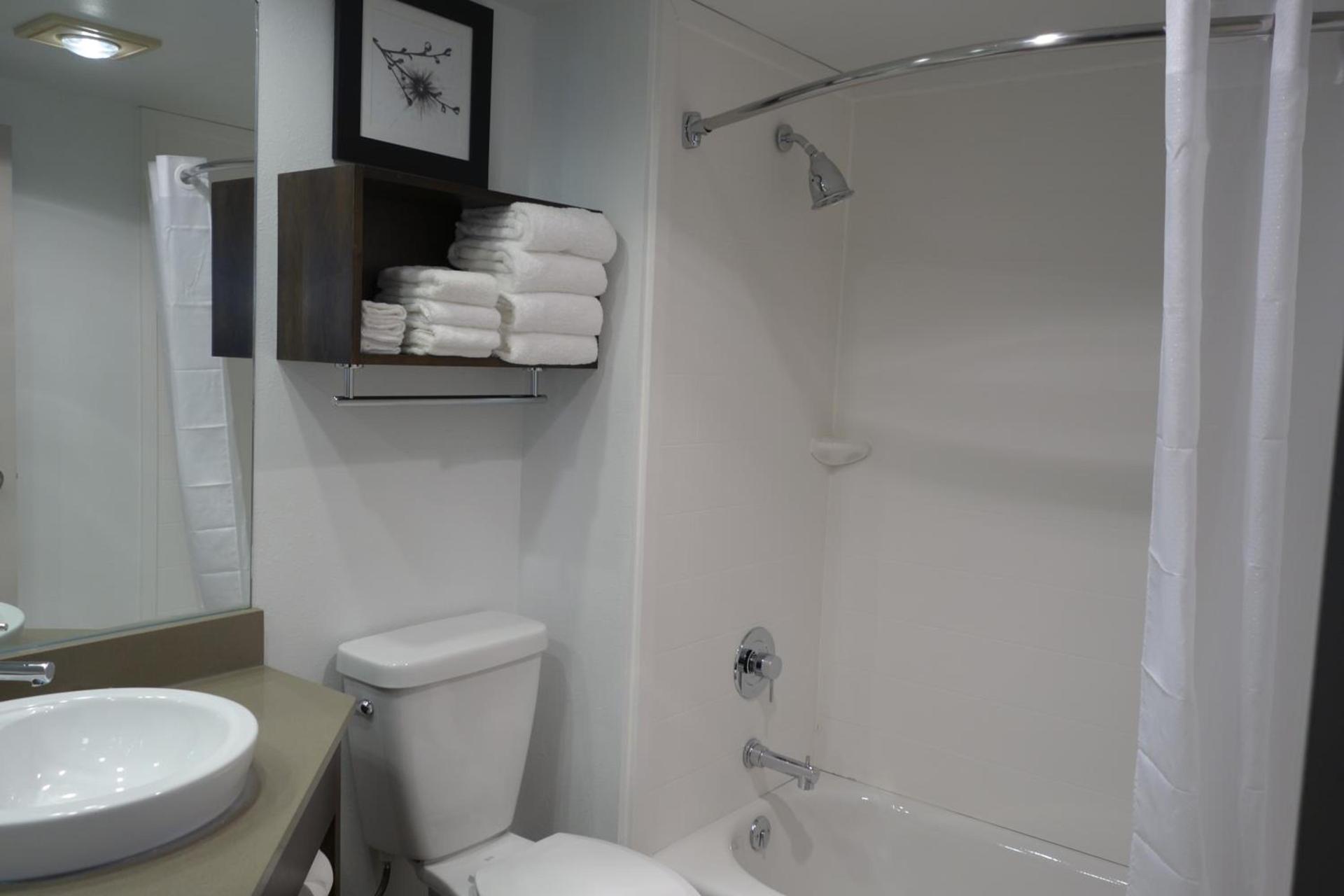 Country Inn & Suites by Radisson, La Crosse, WI photo 66
