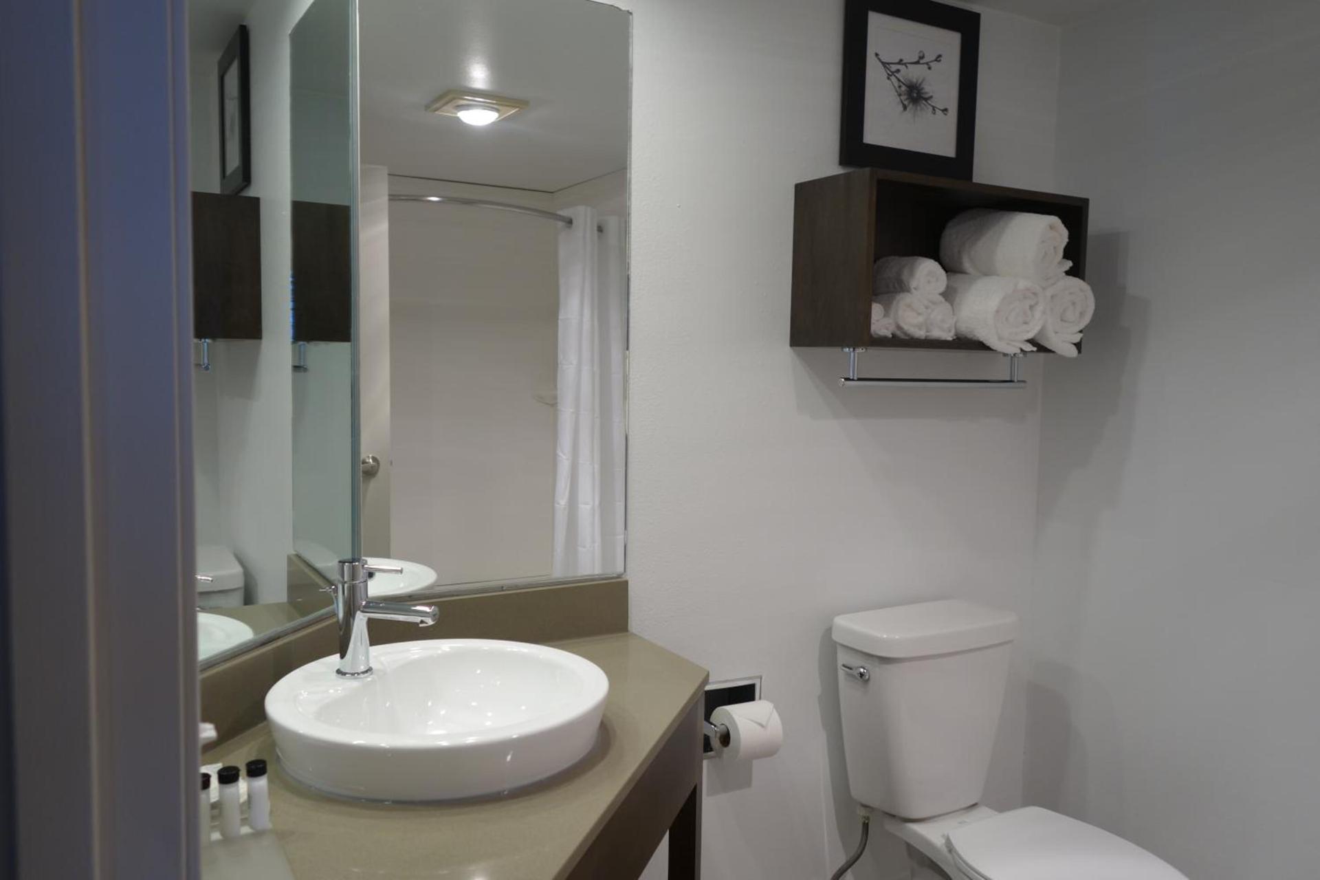 Country Inn & Suites by Radisson, La Crosse, WI photo 64