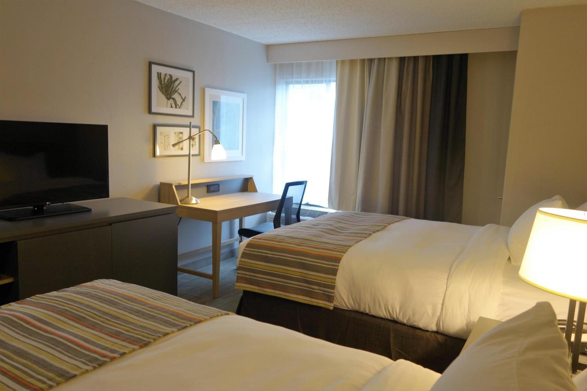 Country Inn & Suites by Radisson, La Crosse, WI photo 2