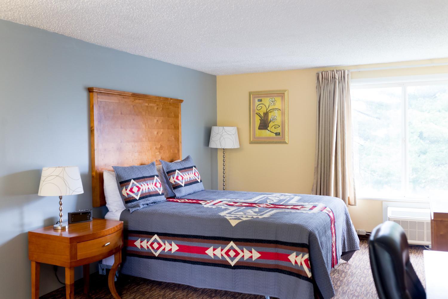 Columbia Gorge Inn photo 5