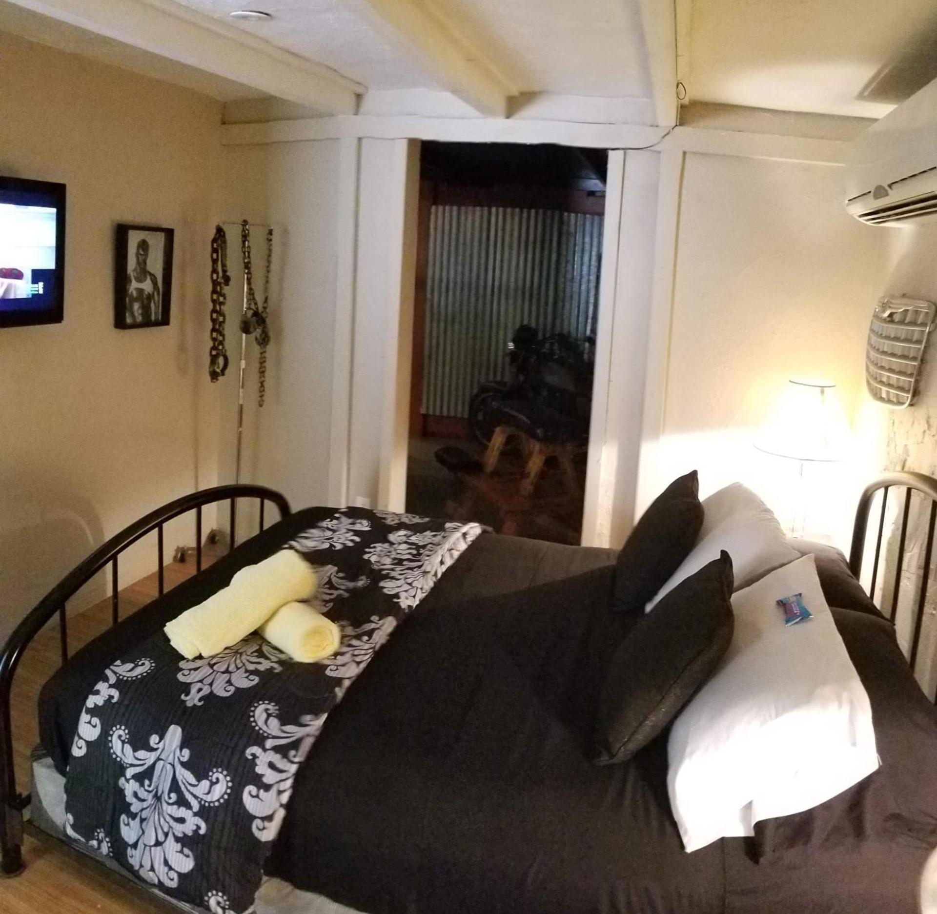 INN LEATHER GUEST HOUSE-GAY MALE ONLY photo 13