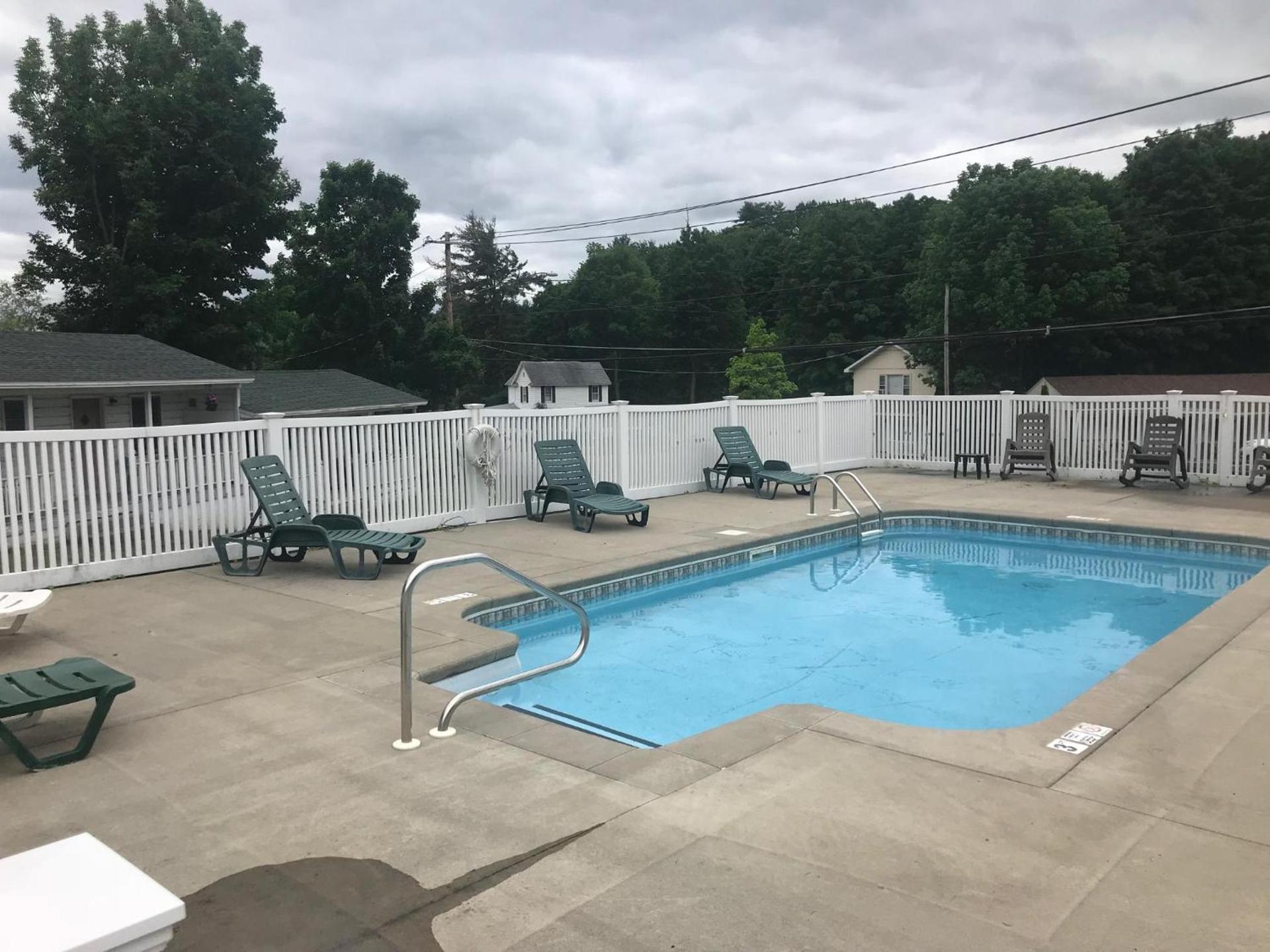 Hillside Motel photo 19