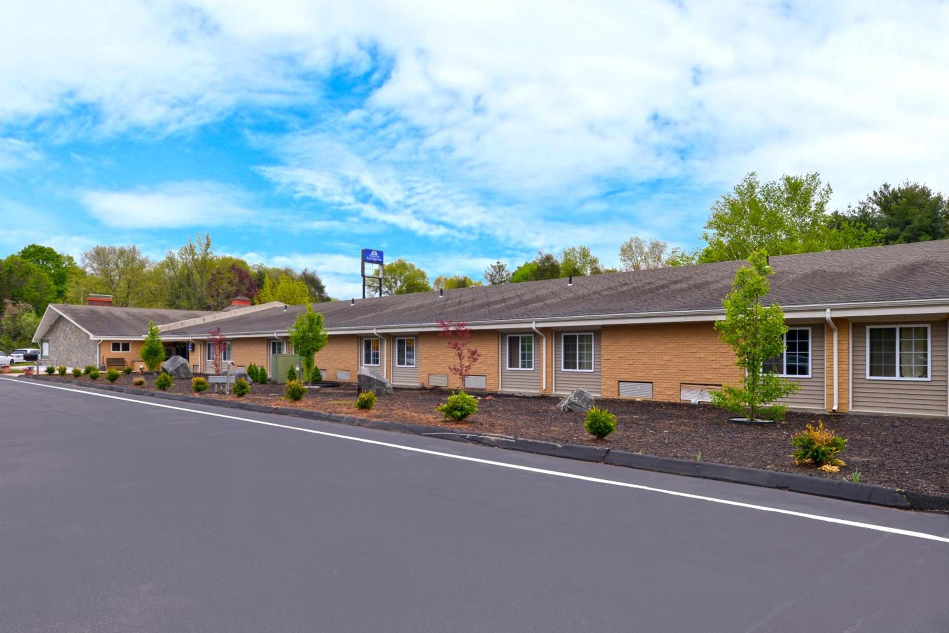 Motel 6 Putnam CT photo 1