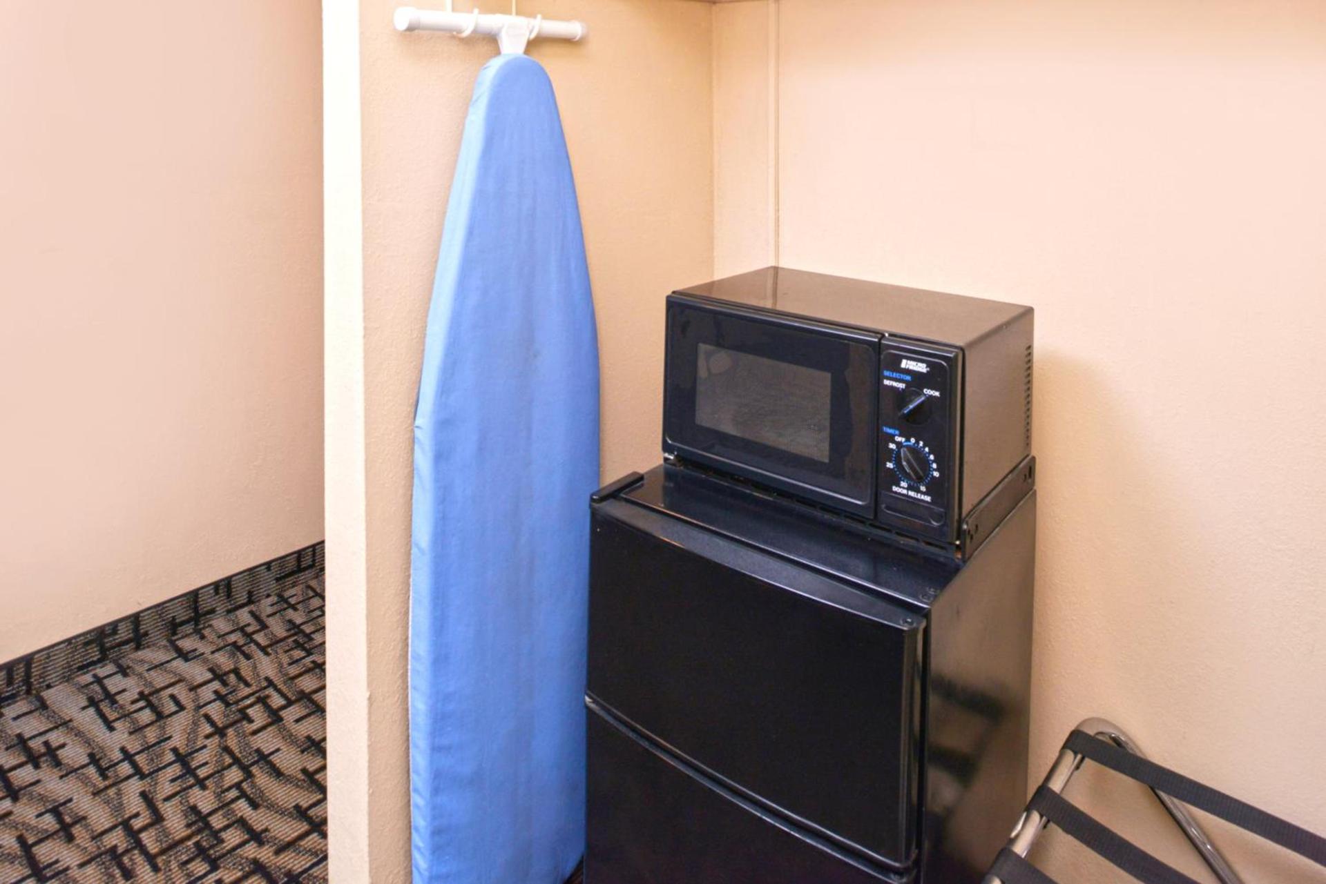 Motel 6 Putnam CT photo 12