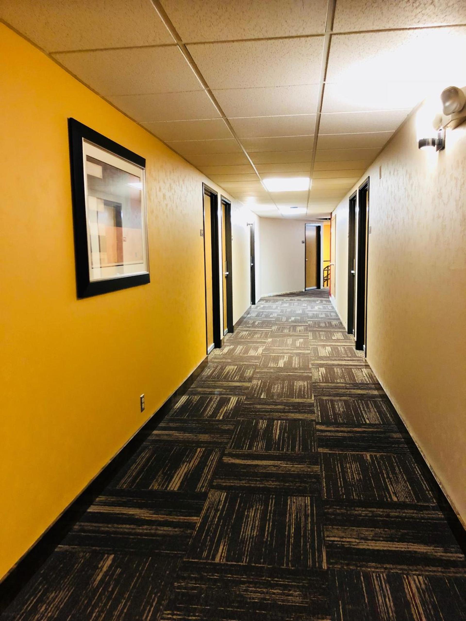 Broadway Inn Conference Center photo 16