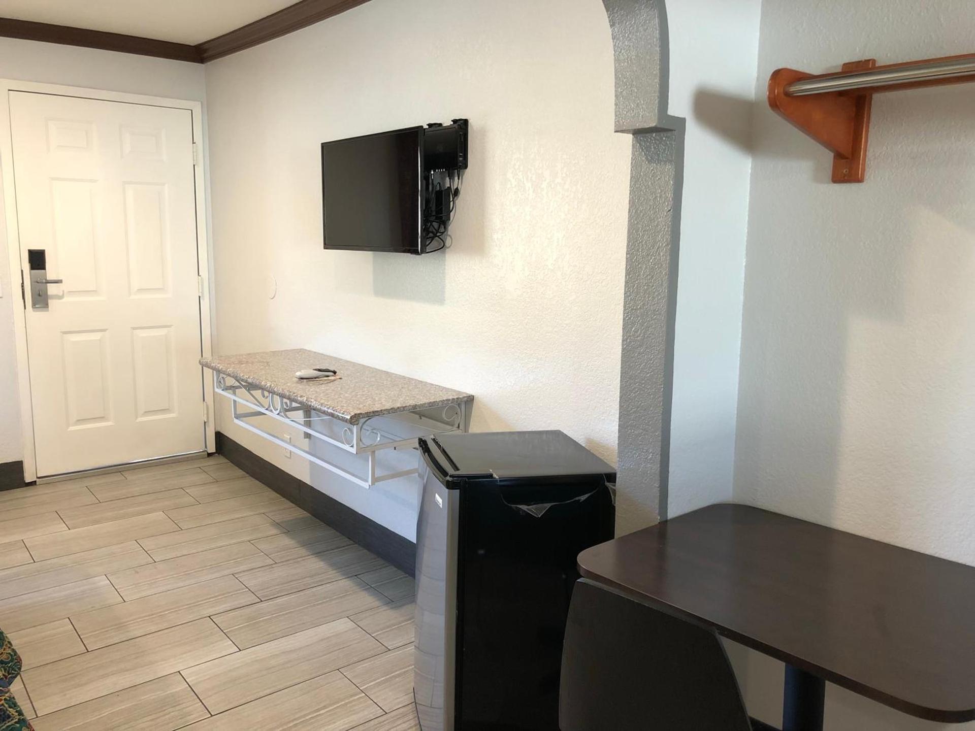 Starlight Inn, Valley Blvd - Downtown LA photo 29