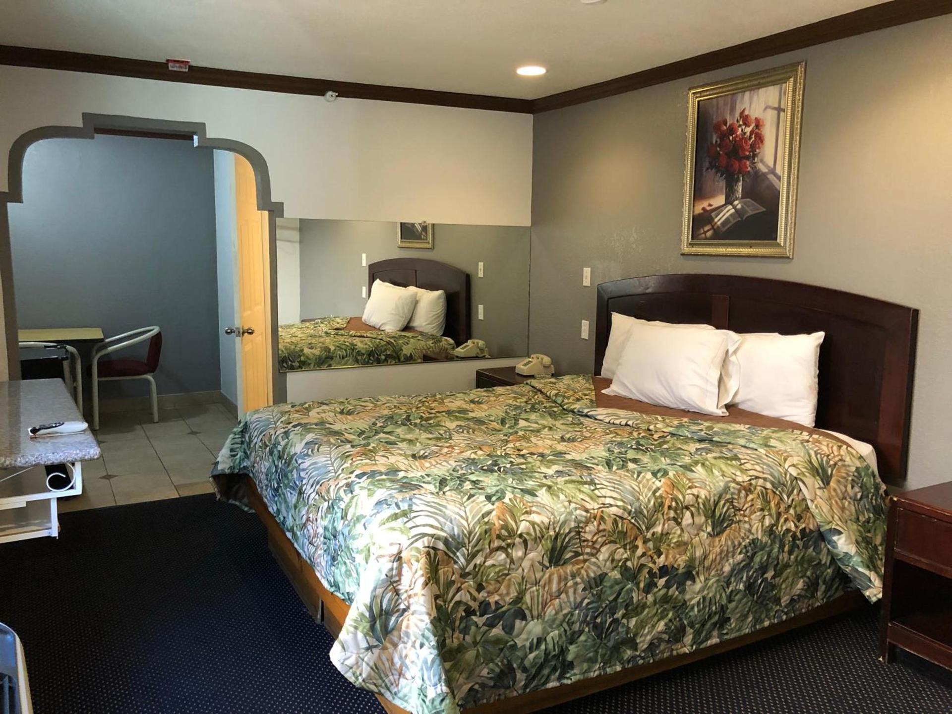Starlight Inn, Valley Blvd - Downtown LA photo 18