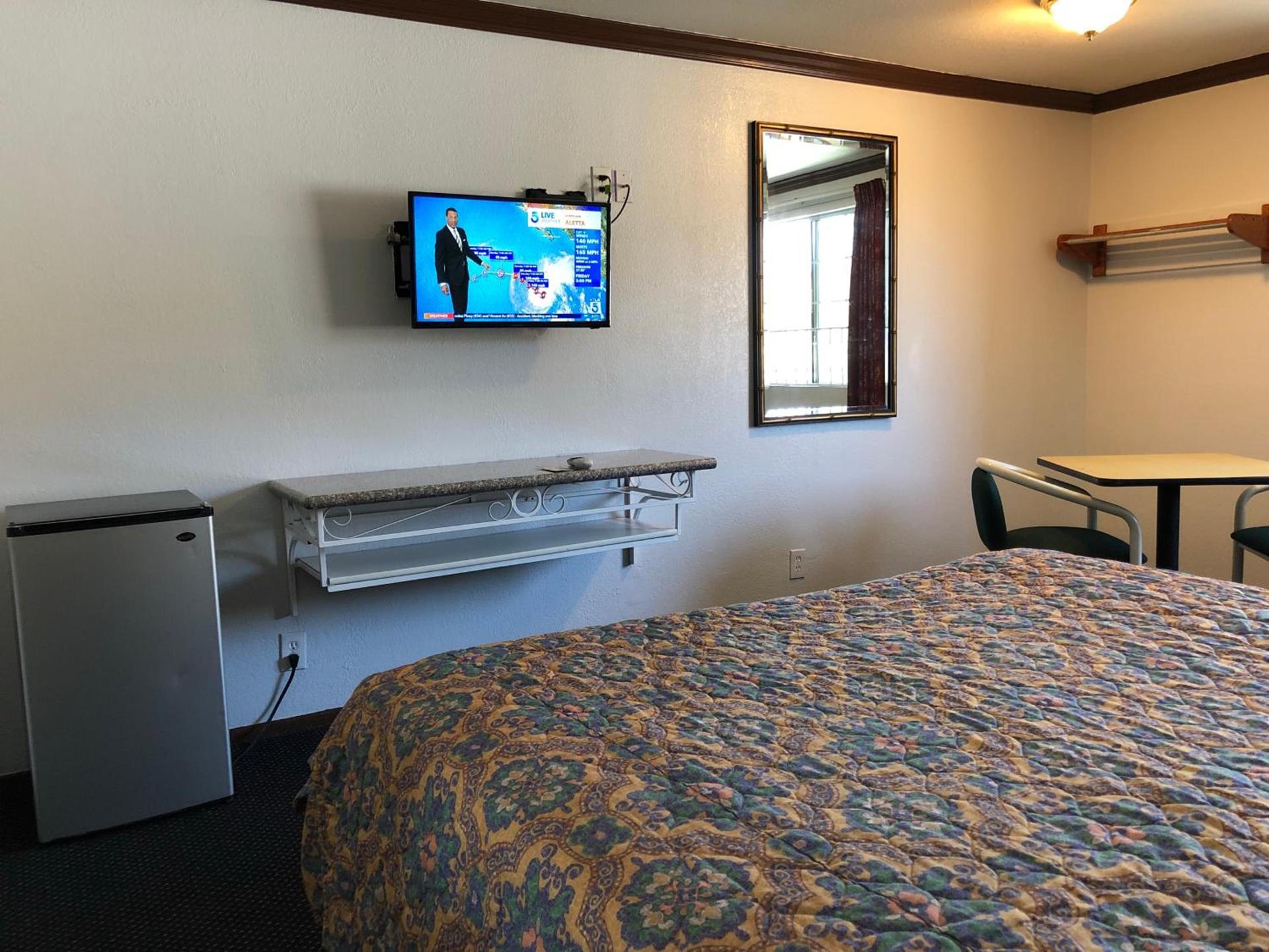 Starlight Inn, Valley Blvd - Downtown LA photo 19