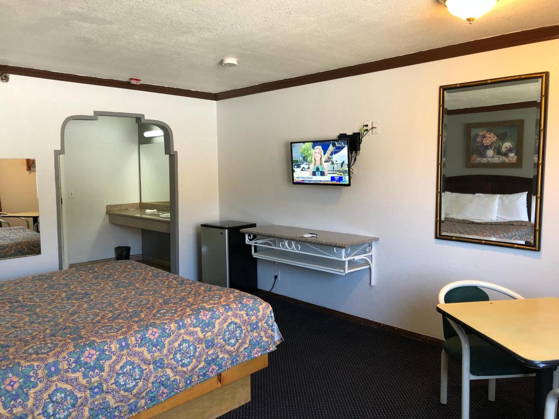 Starlight Inn, Valley Blvd - Downtown LA photo 20