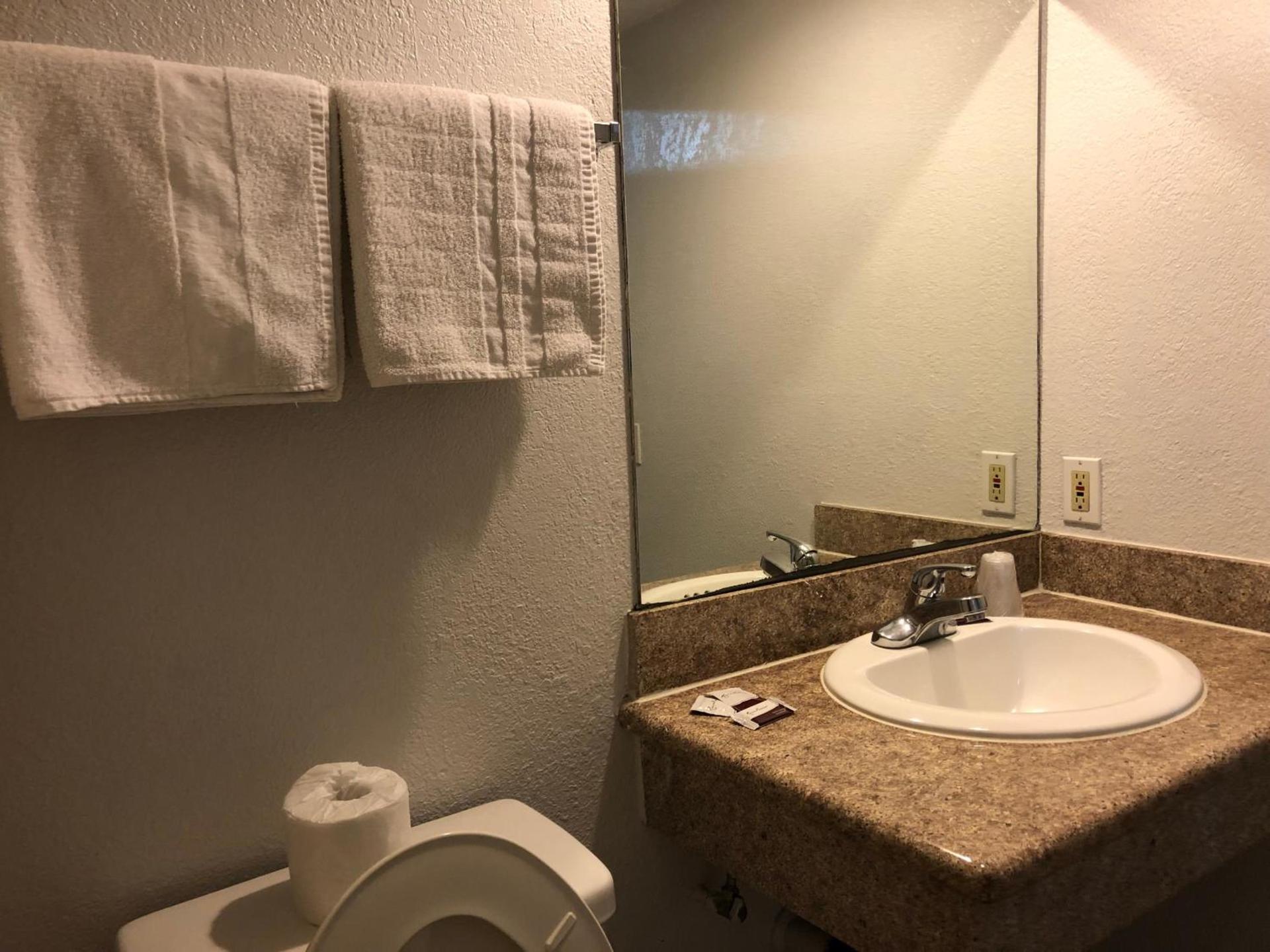 Starlight Inn, Valley Blvd - Downtown LA photo 5