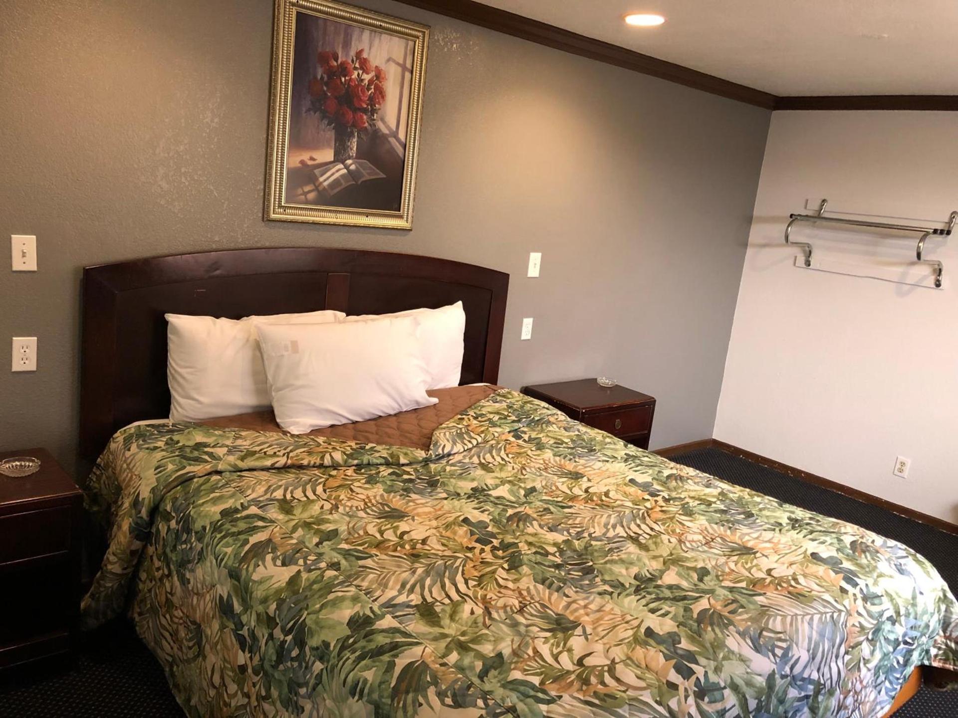 Starlight Inn, Valley Blvd - Downtown LA photo 7