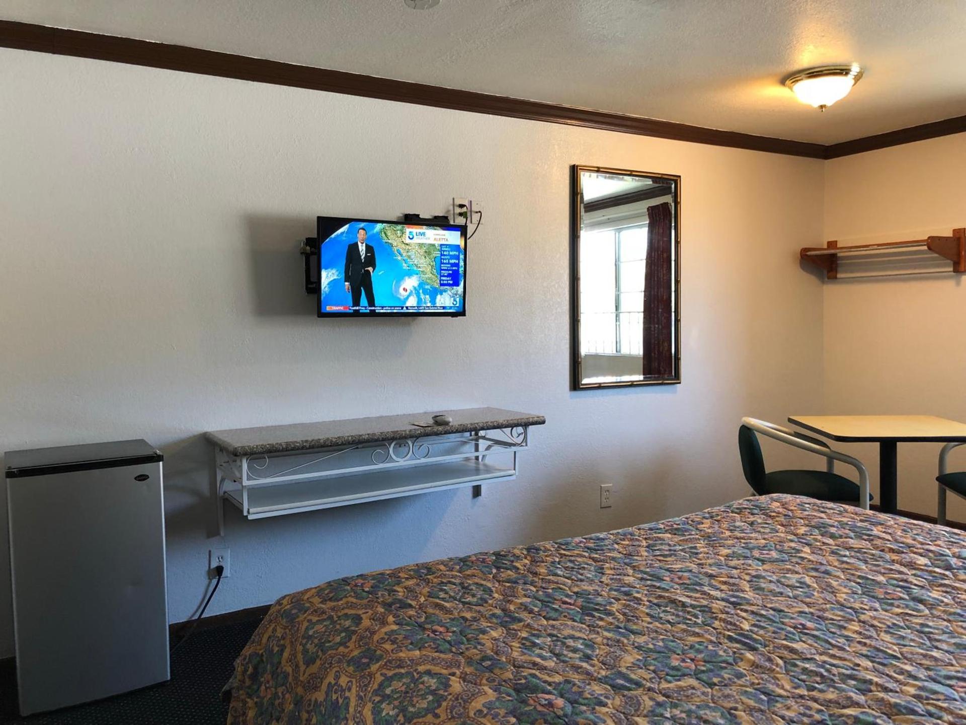 Starlight Inn, Valley Blvd - Downtown LA photo 9