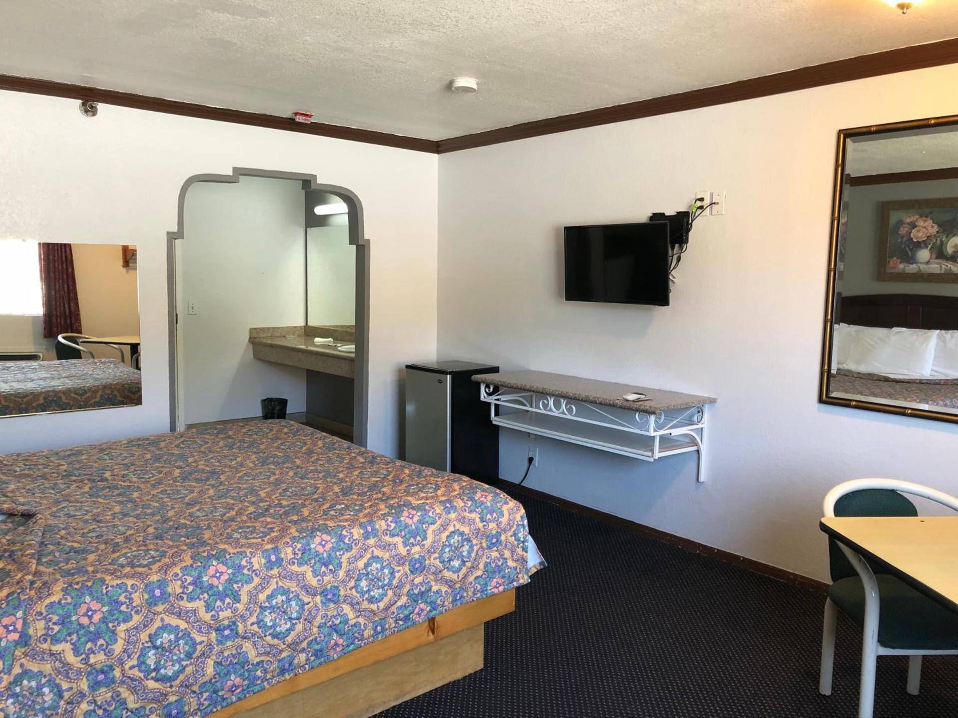 Starlight Inn, Valley Blvd - Downtown LA photo 10