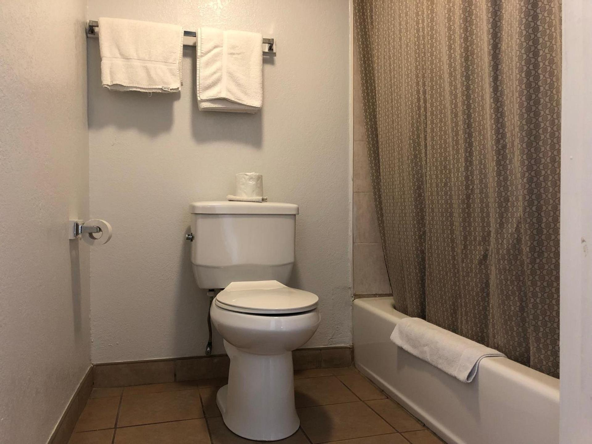Starlight Inn, Valley Blvd - Downtown LA photo 11