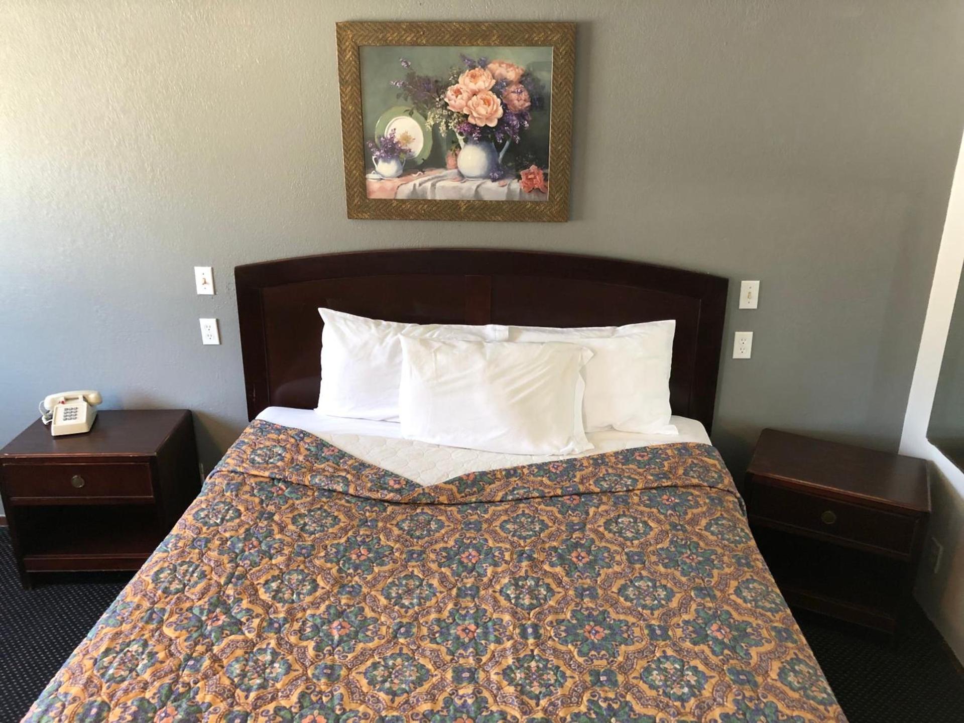 Starlight Inn, Valley Blvd - Downtown LA photo 12