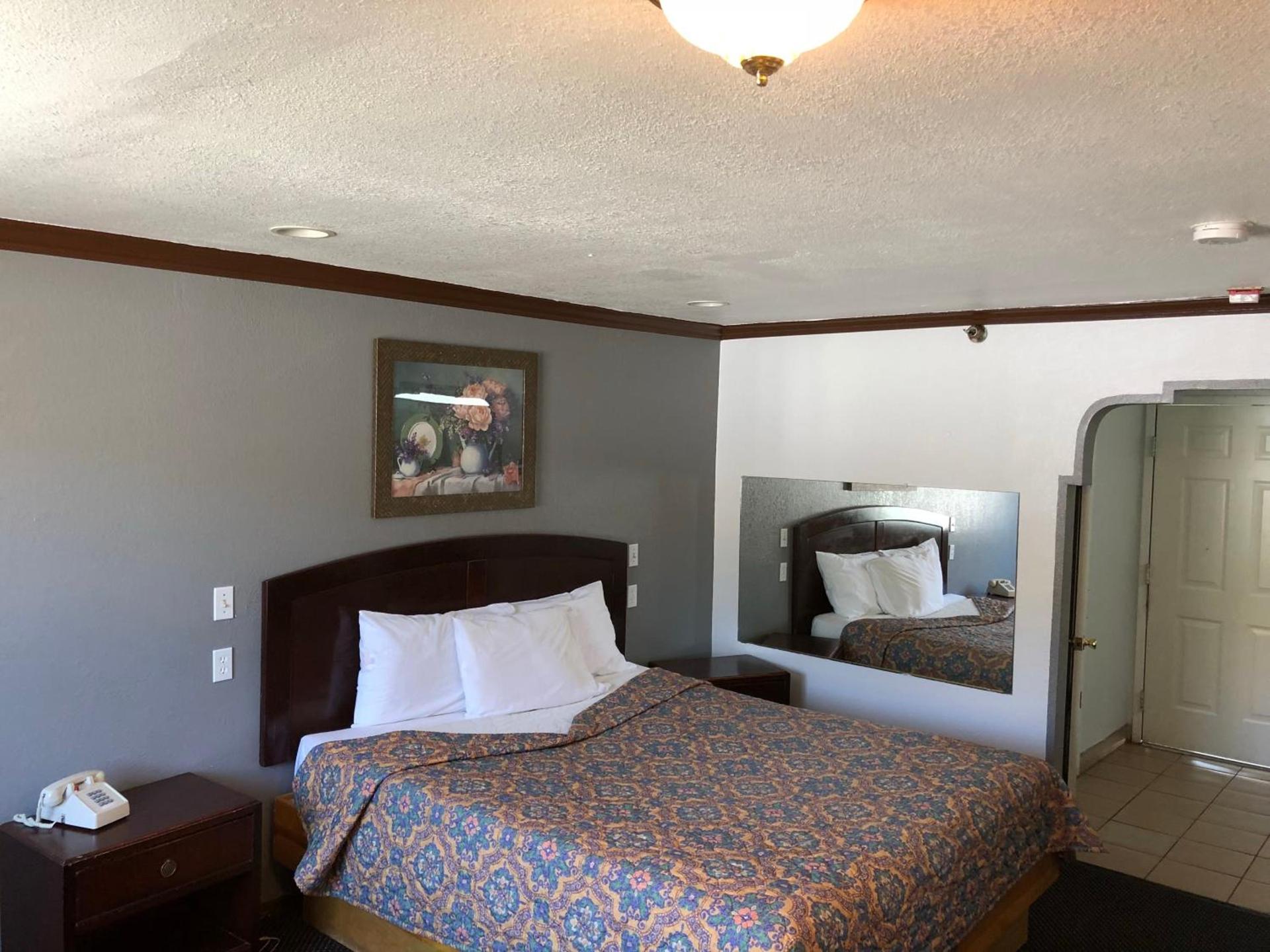 Starlight Inn, Valley Blvd - Downtown LA photo 14