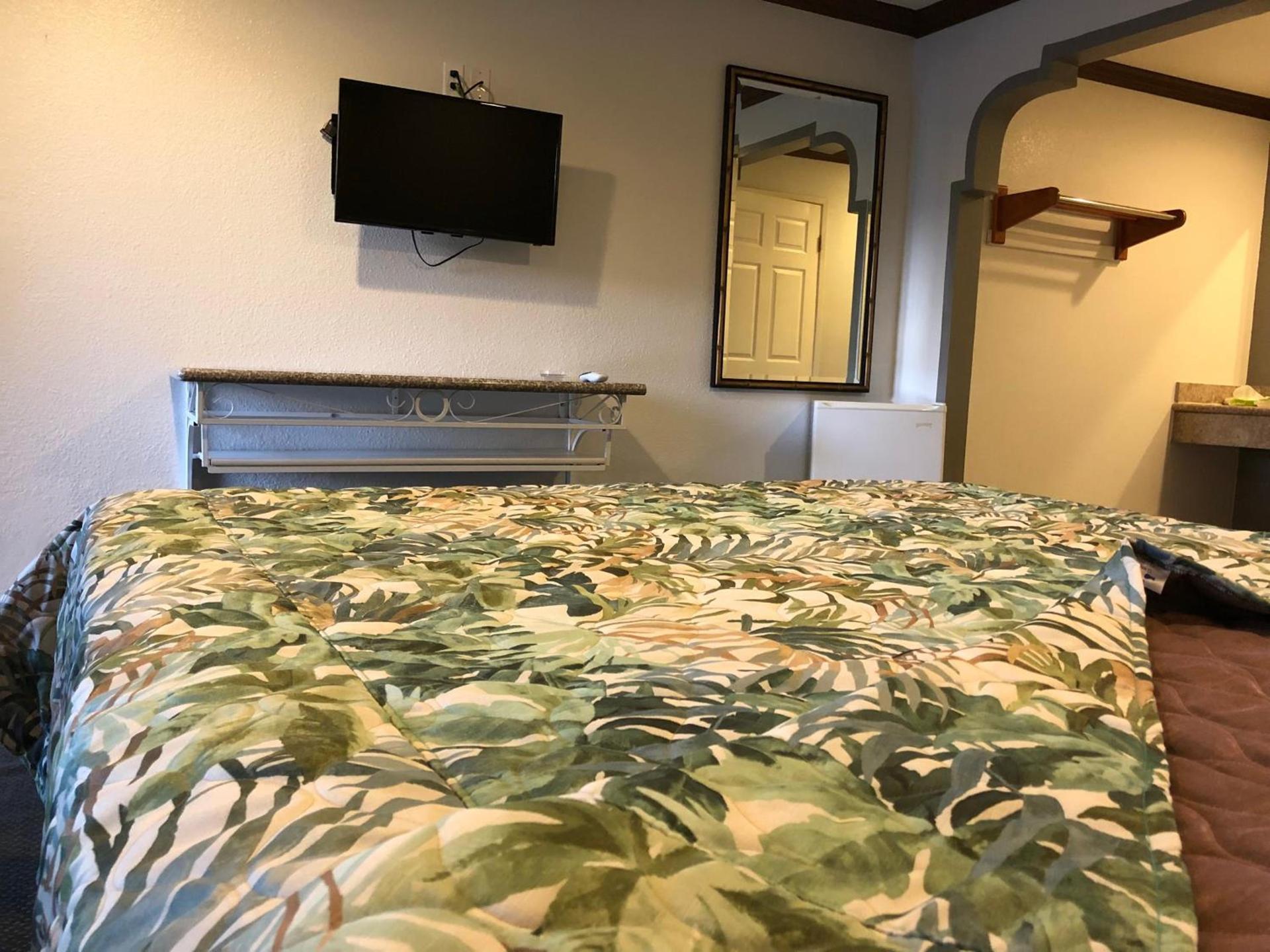 Starlight Inn, Valley Blvd - Downtown LA photo 17