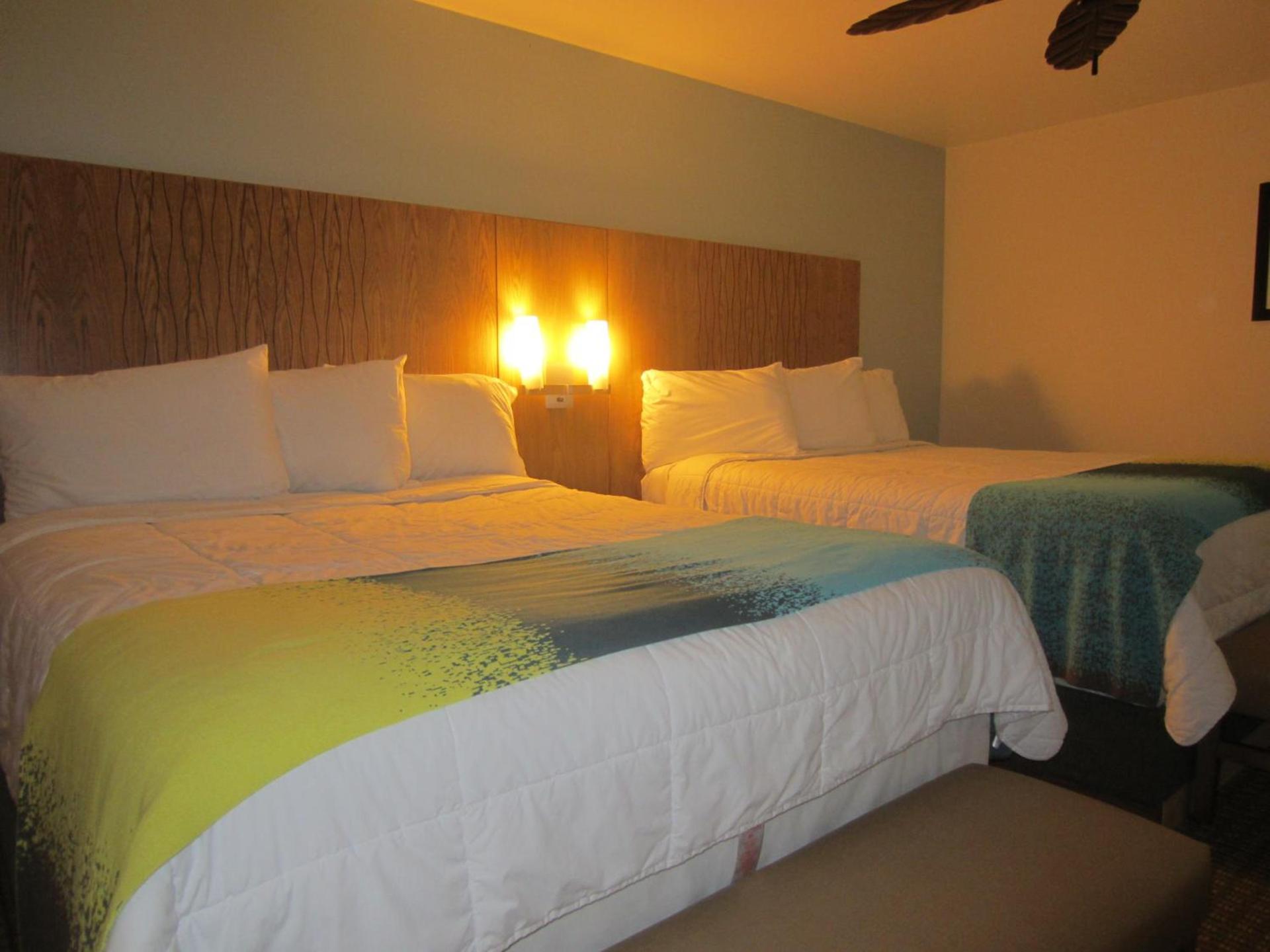 PB Surf Beachside Inn photo 10
