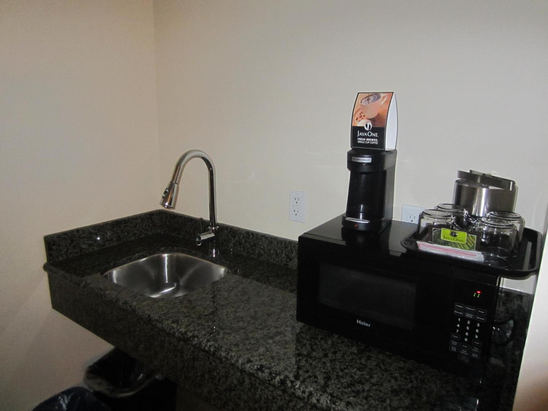 PB Surf Beachside Inn photo 15
