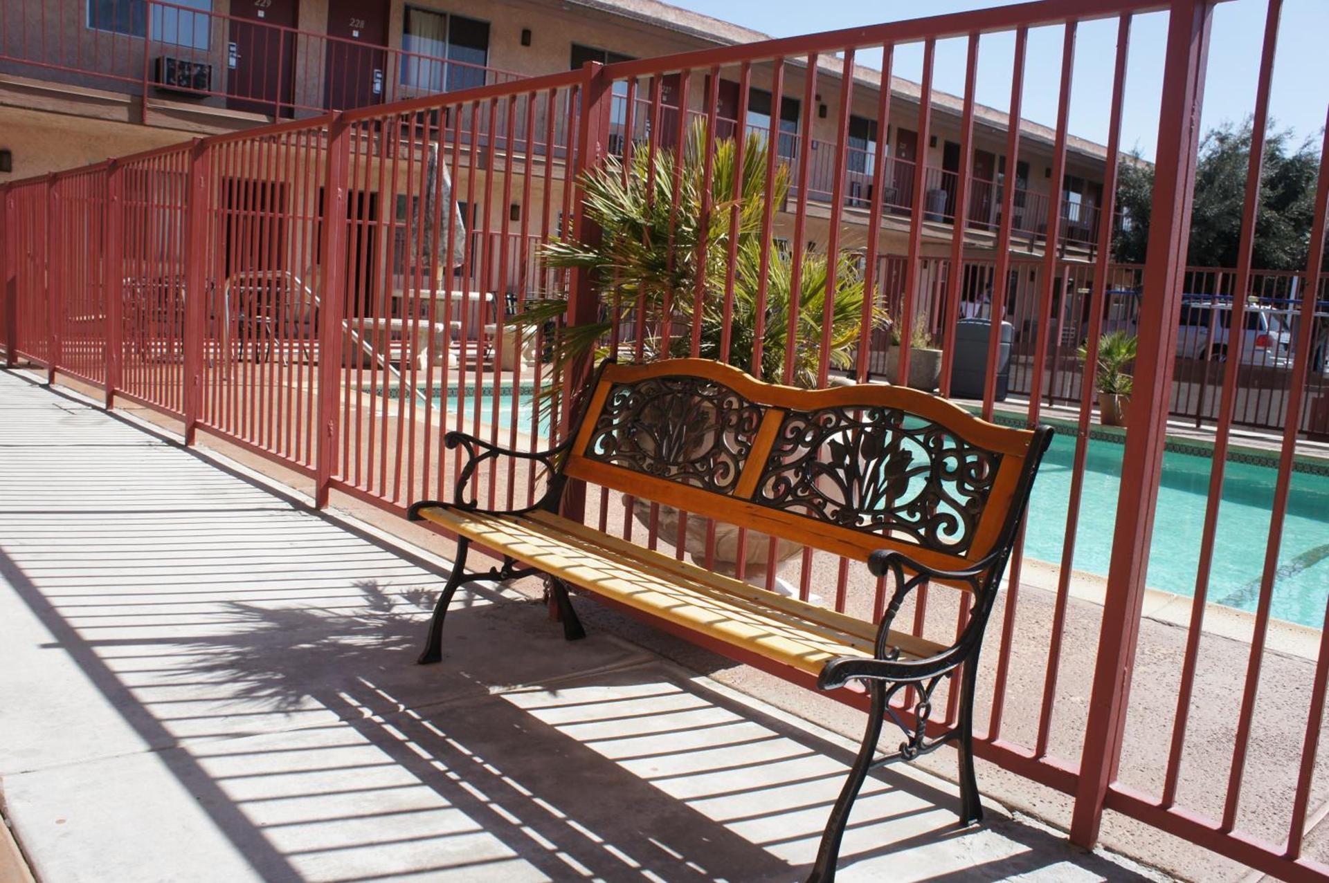 Days Inn by Wyndham Victorville - Hesperia I-15 Palmdale Road photo 22