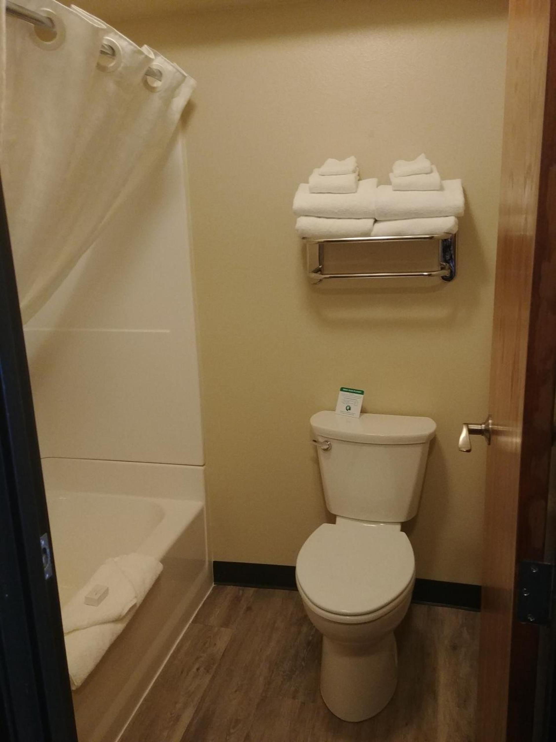 Boarders Inn & Suites by Cobblestone Hotels - Broken Bow photo 10