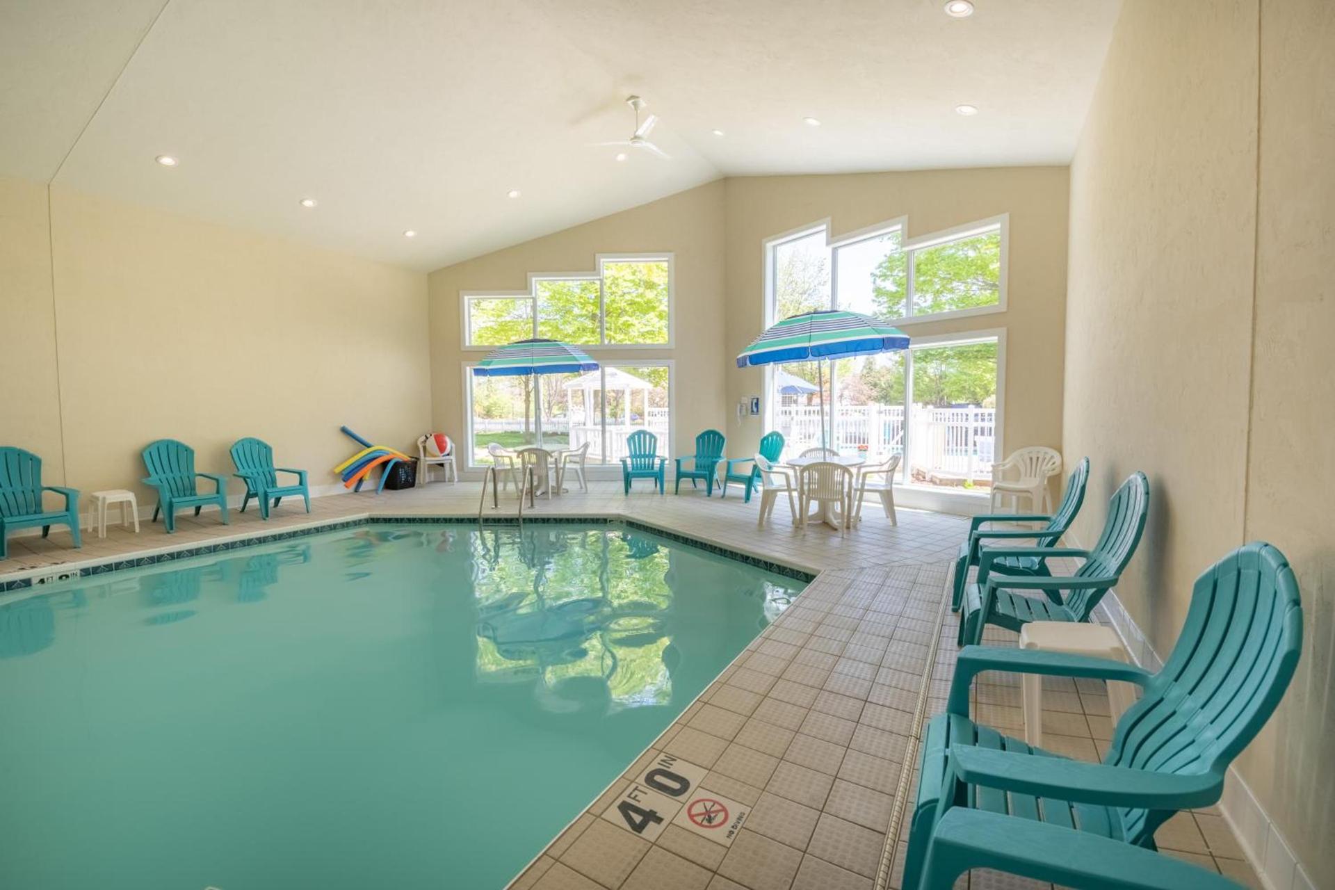 Somerset Inn & Suites photo 3