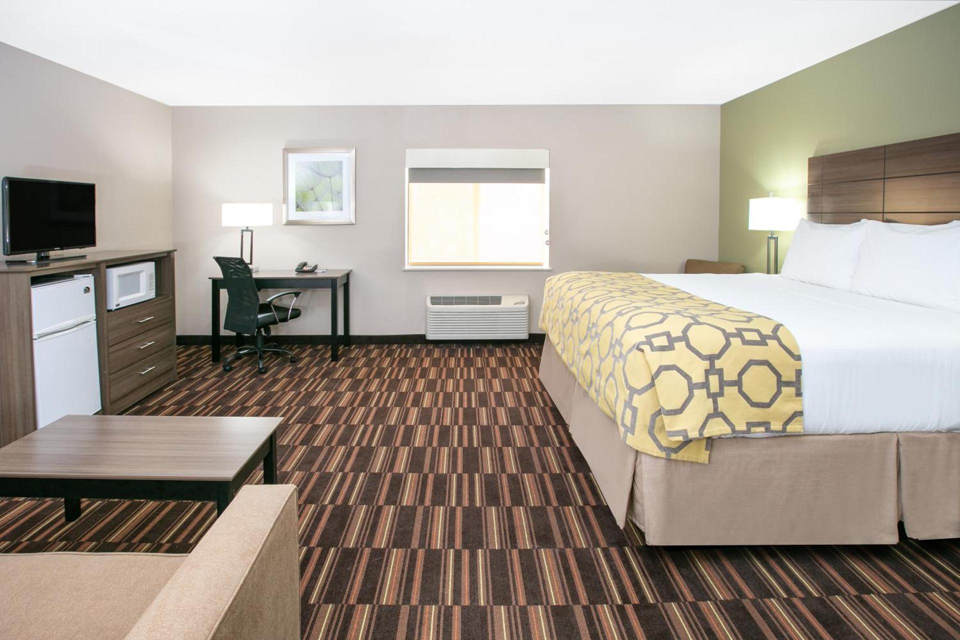Baymont by Wyndham Plano photo 12